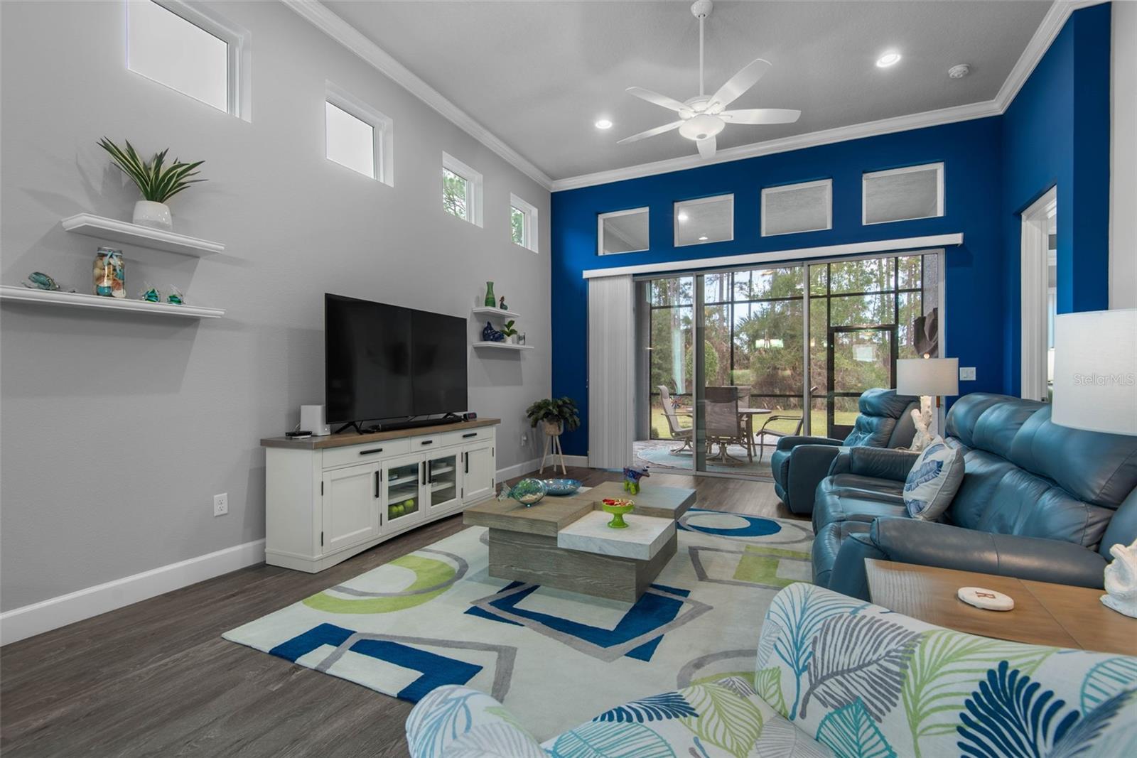 807 CREEKWOOD DR