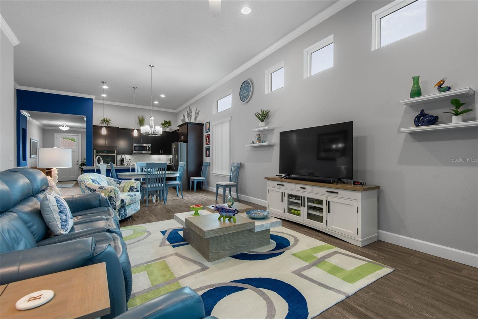 807 CREEKWOOD DR