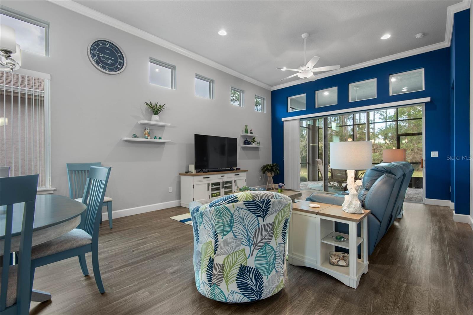 807 CREEKWOOD DR