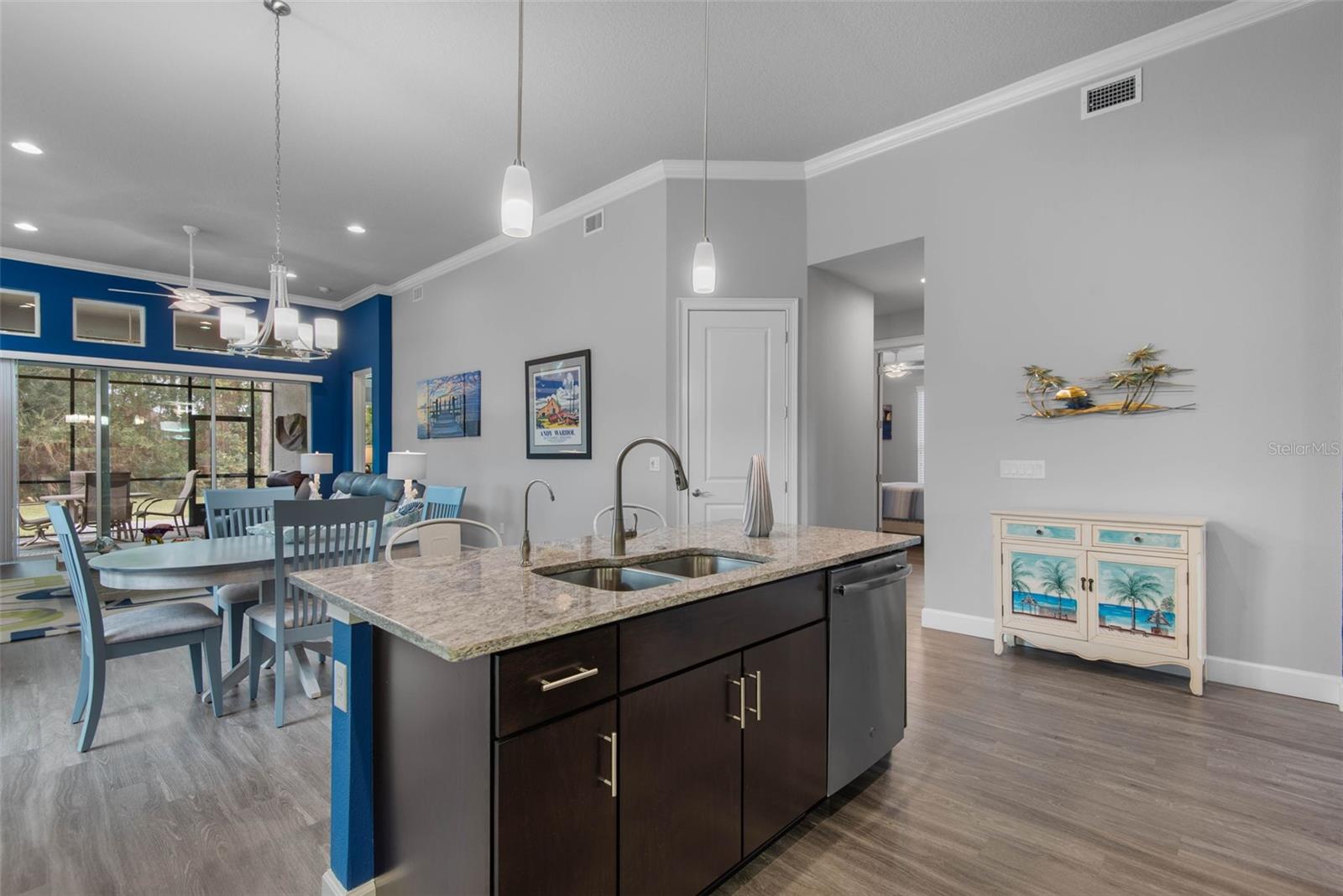 807 CREEKWOOD DR