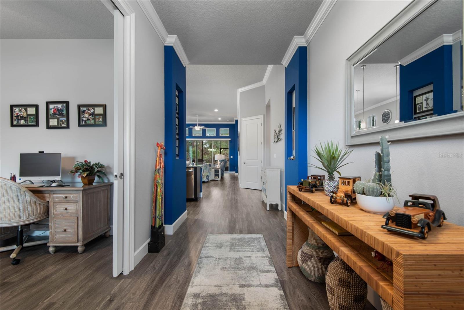 807 CREEKWOOD DR