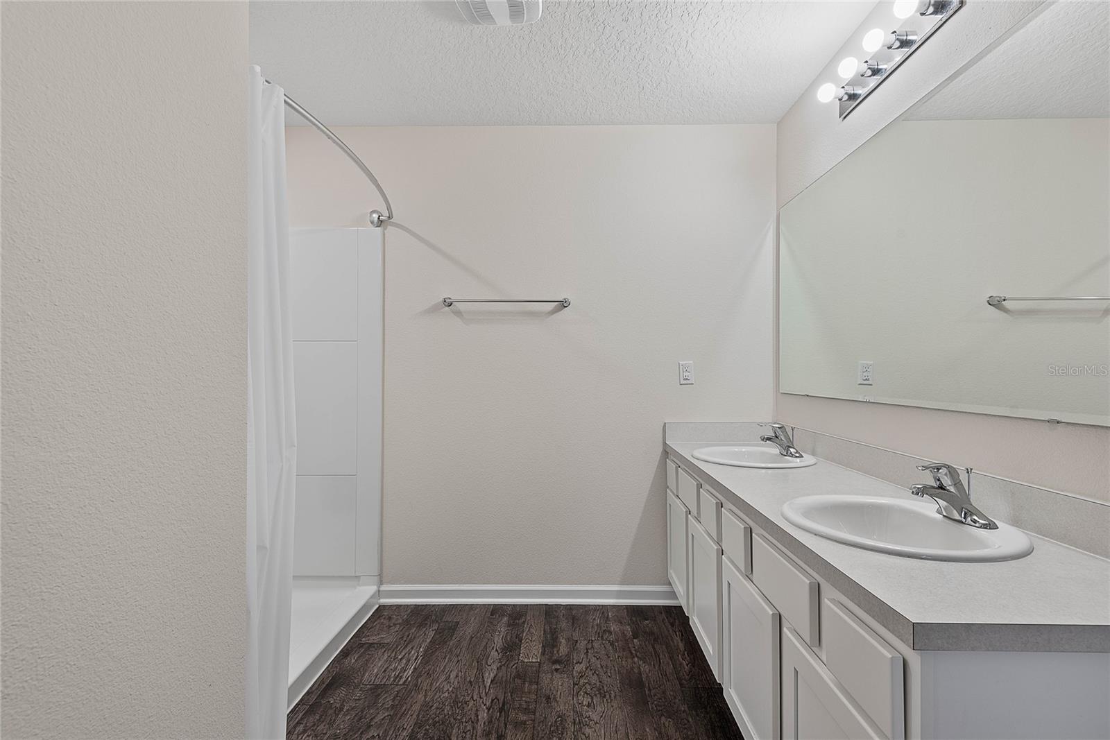 657 GRAND RESERVE DR