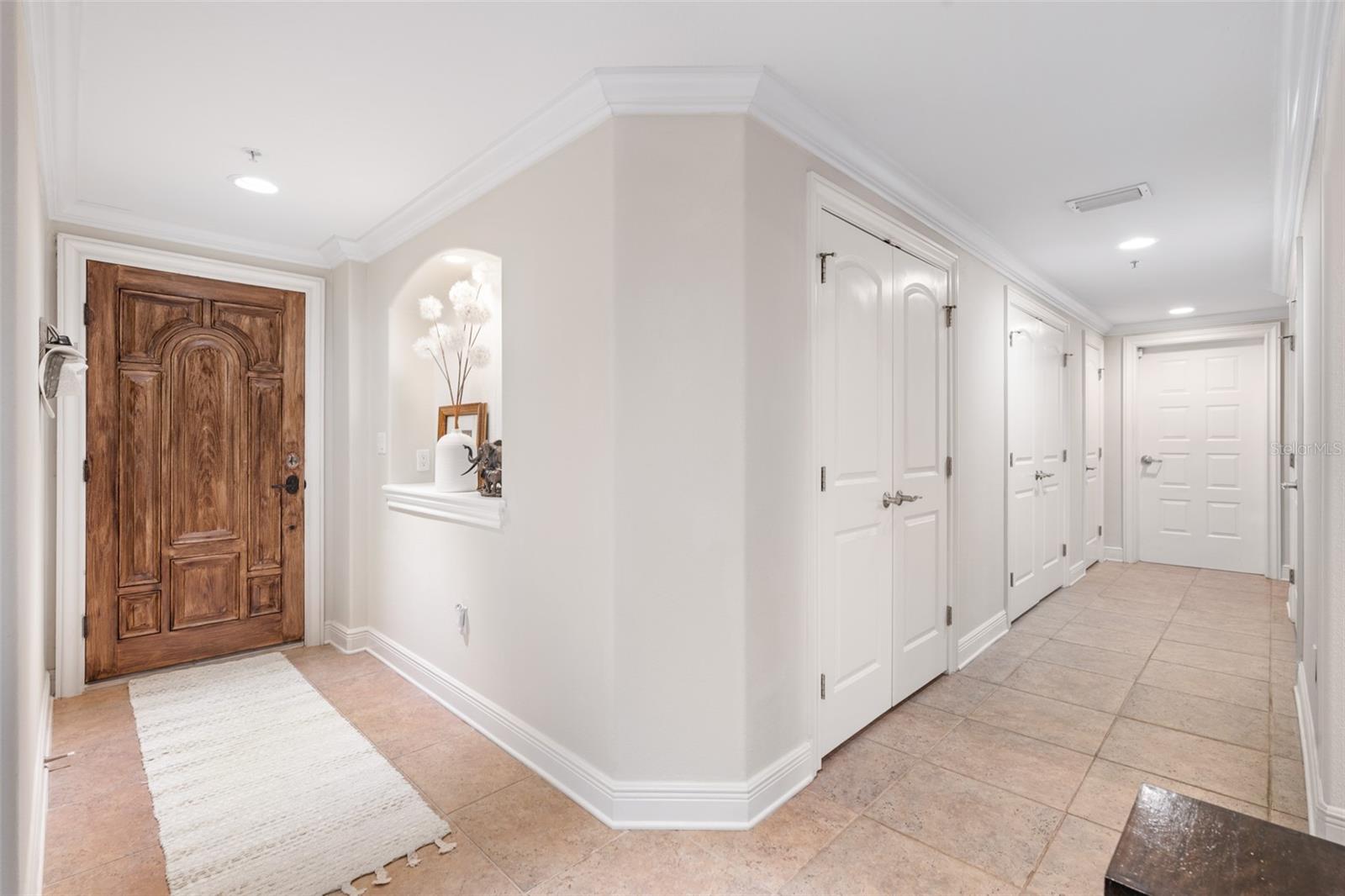 104 CLUB HOUSE DR #105