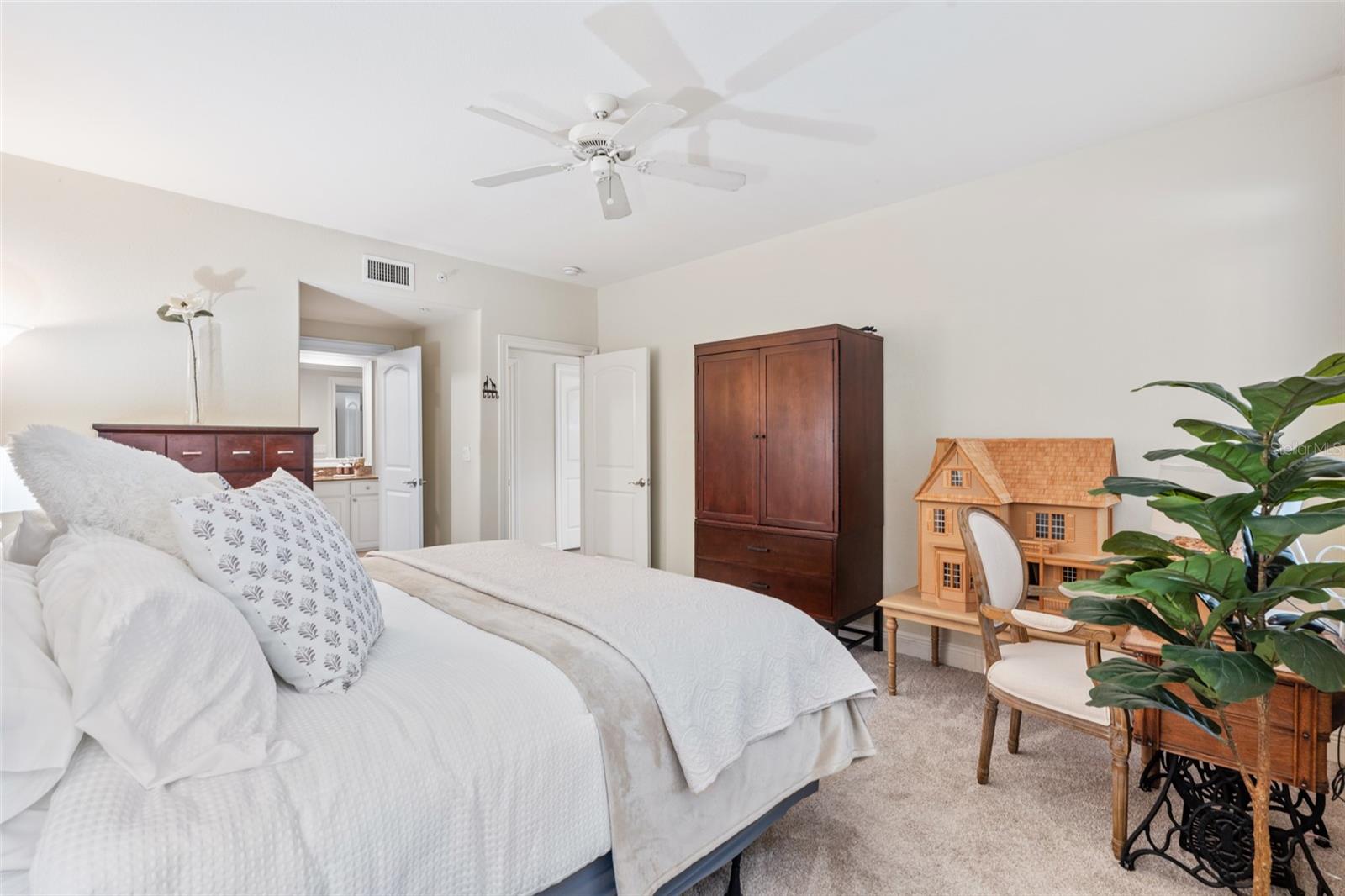 104 CLUB HOUSE DR #105