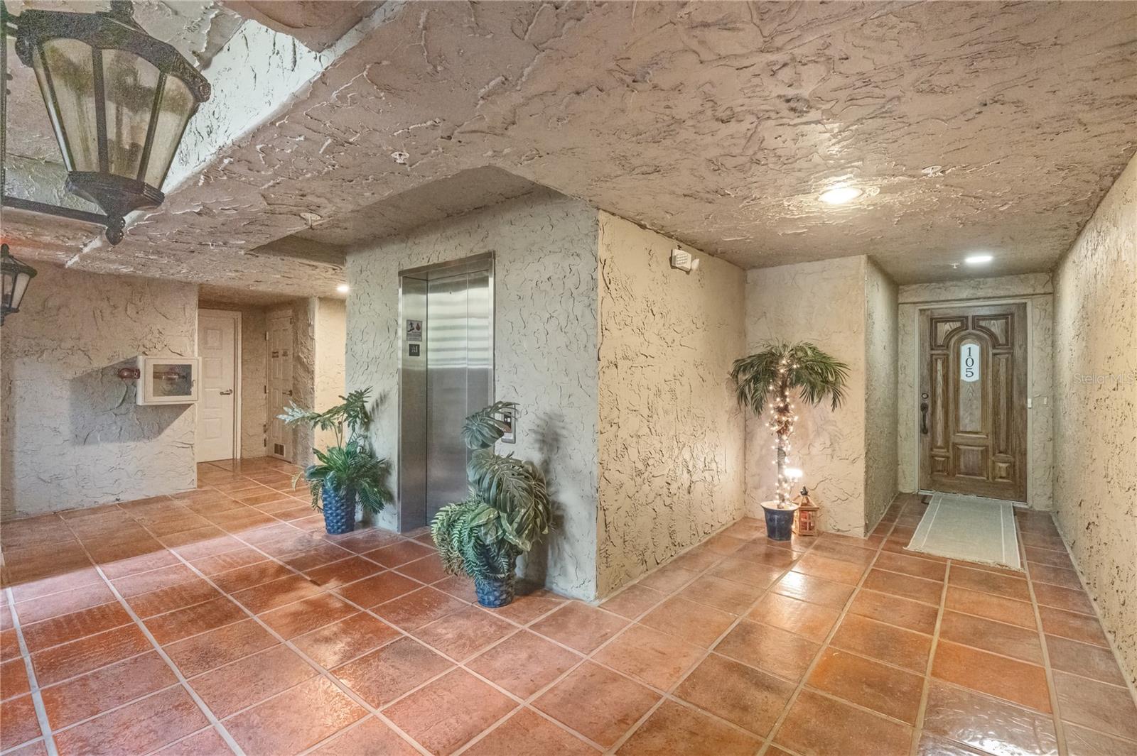 104 CLUB HOUSE DR #105