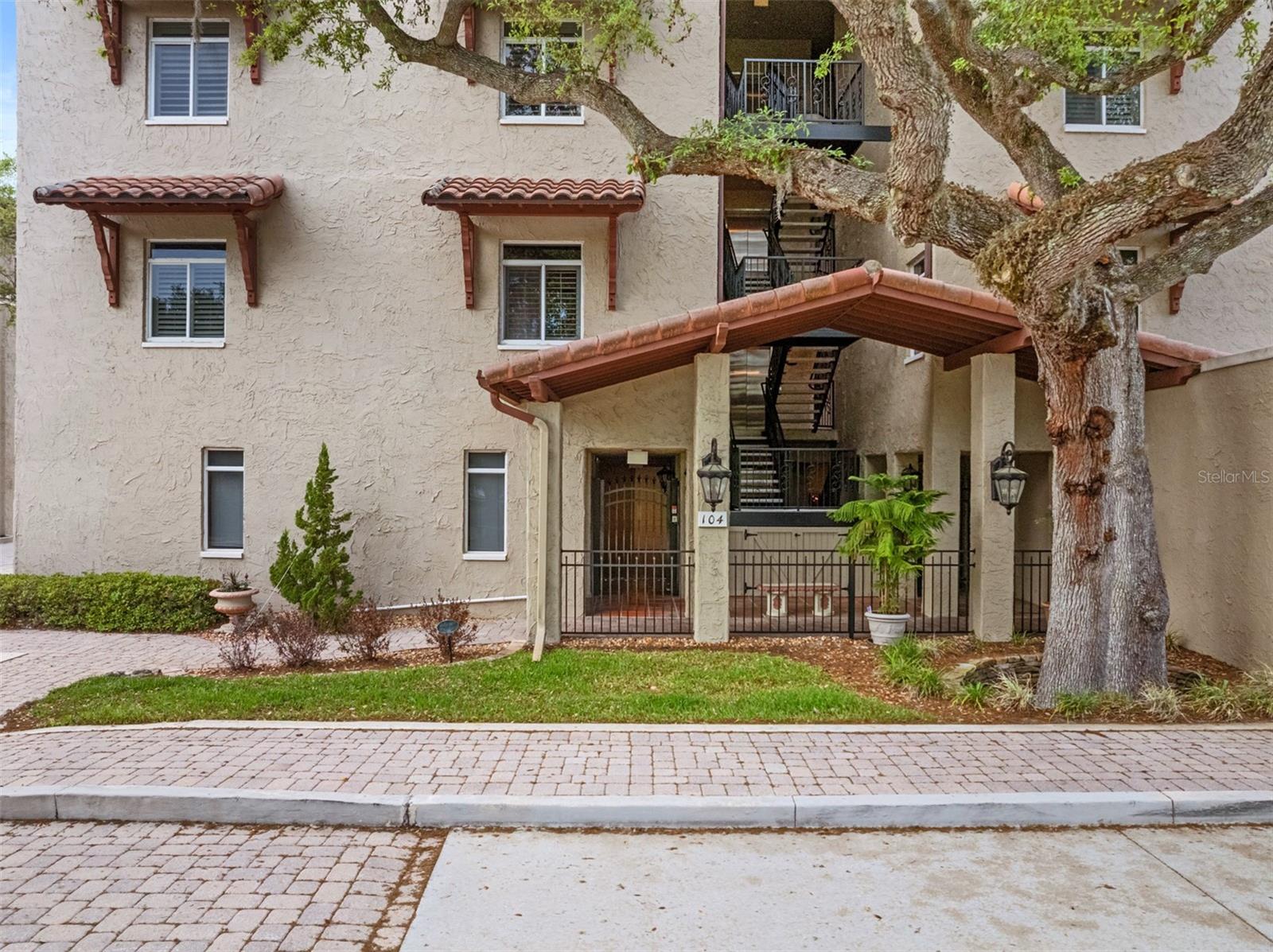 104 CLUB HOUSE DR #105