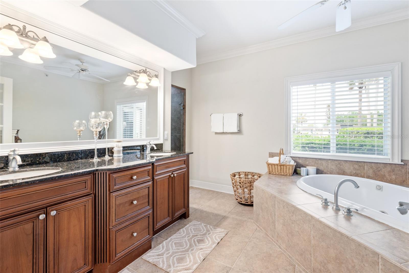 104 CLUB HOUSE DR #105