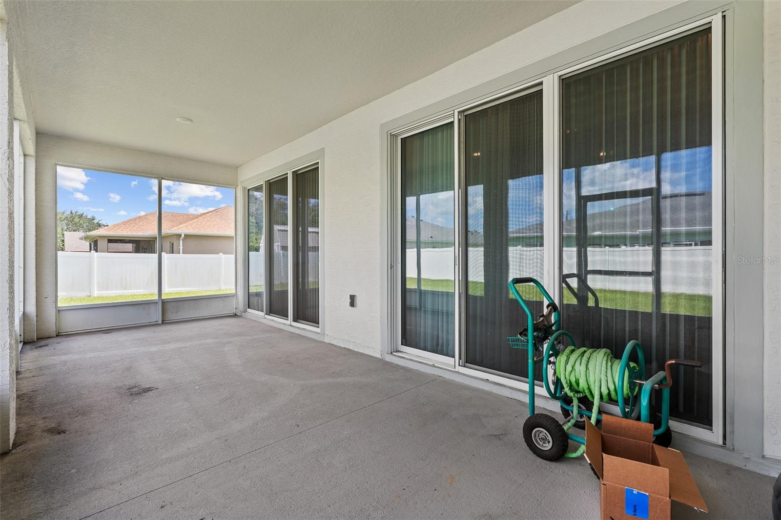 1 LYONS PL