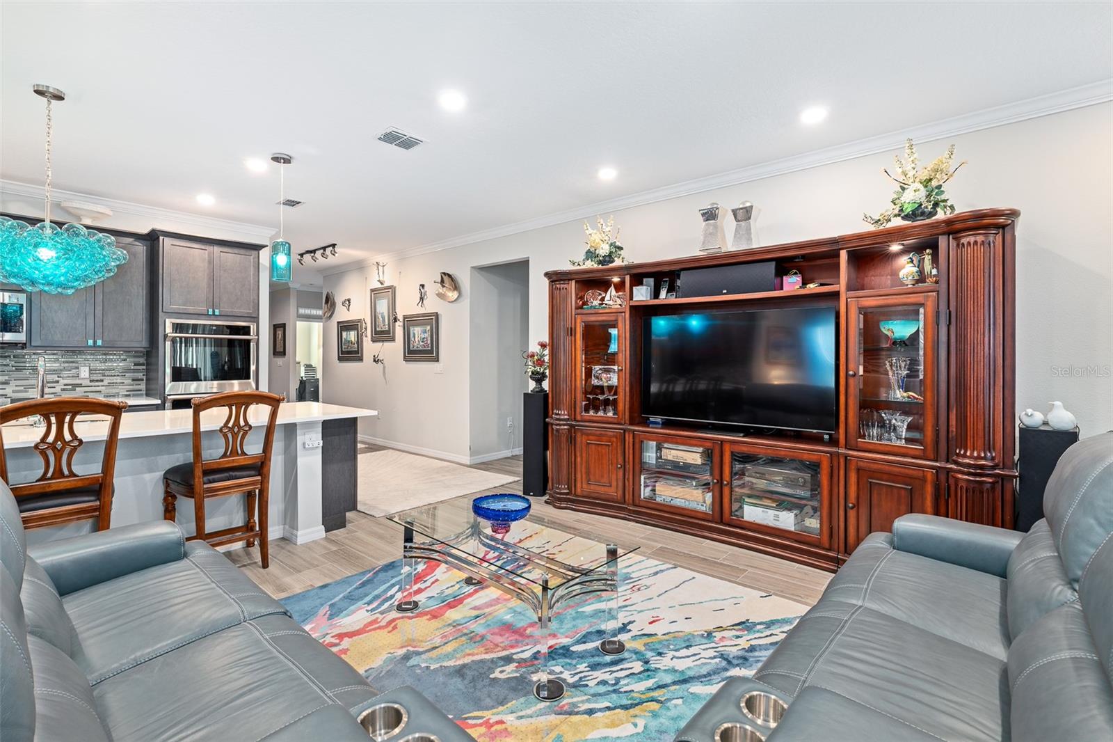 1 LYONS PL
