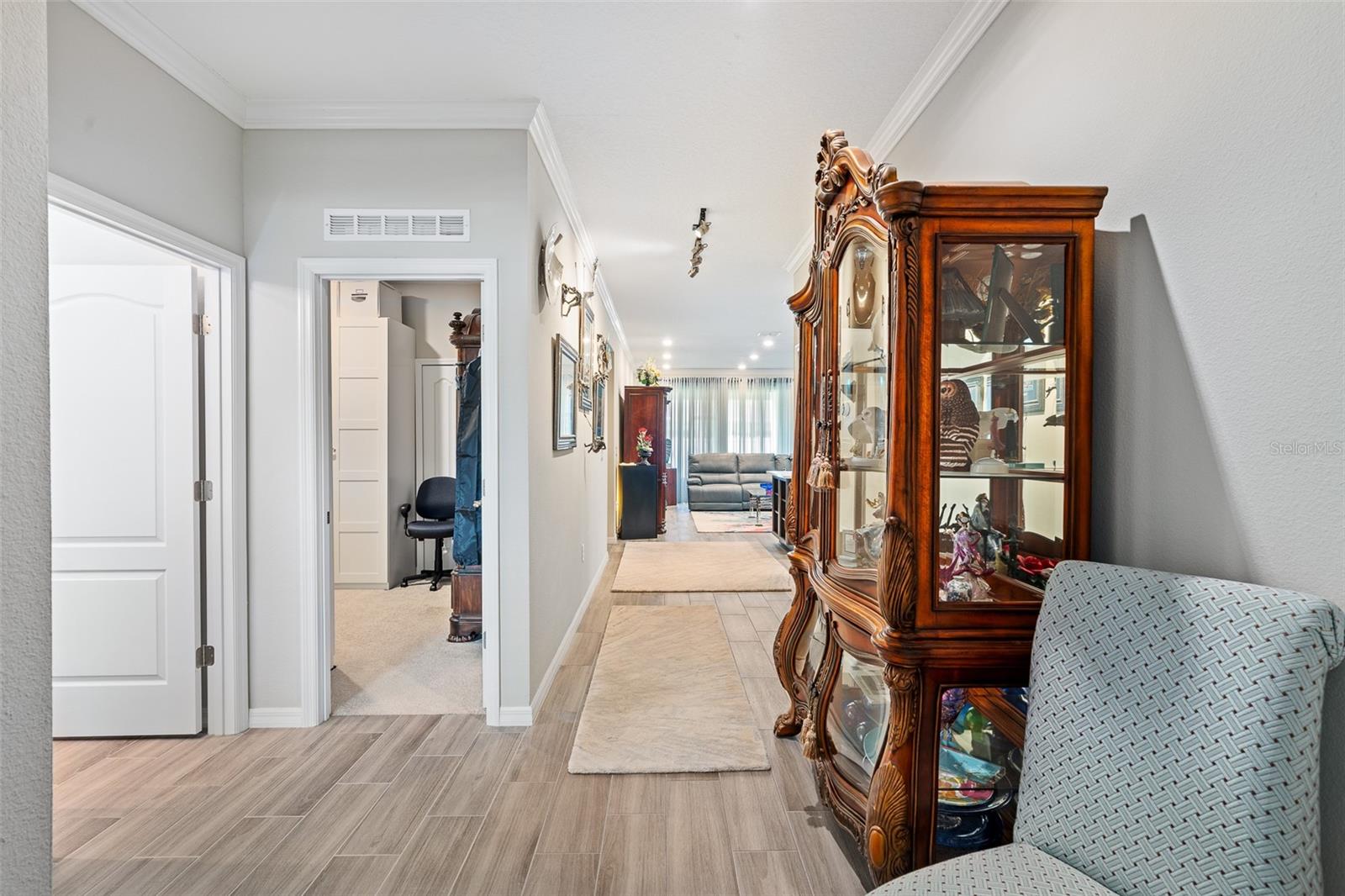 1 LYONS PL