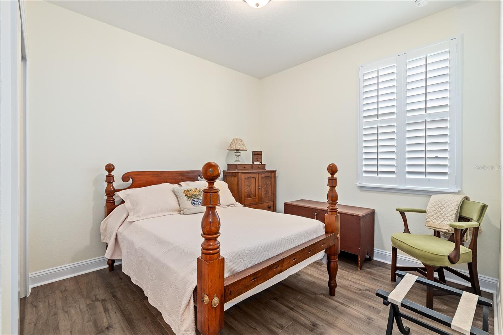 6 SIGNET CIR