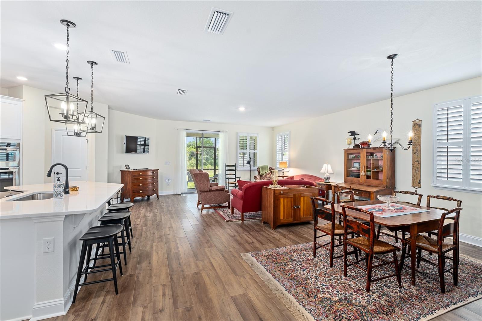 6 SIGNET CIR