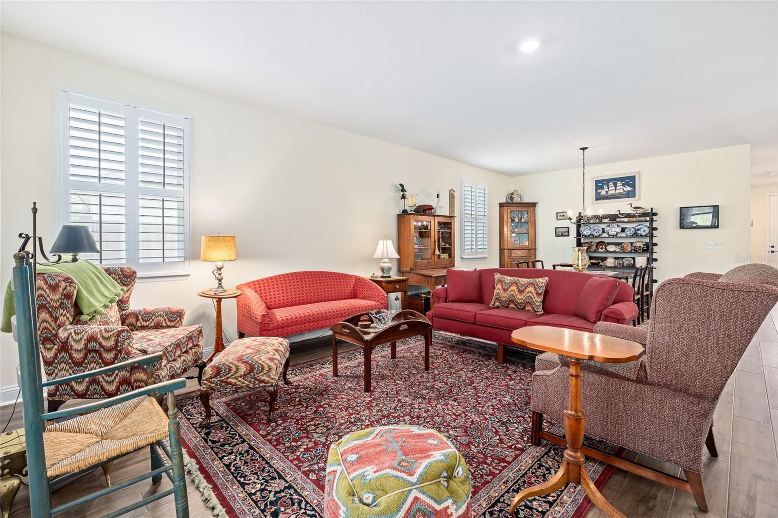 6 SIGNET CIR