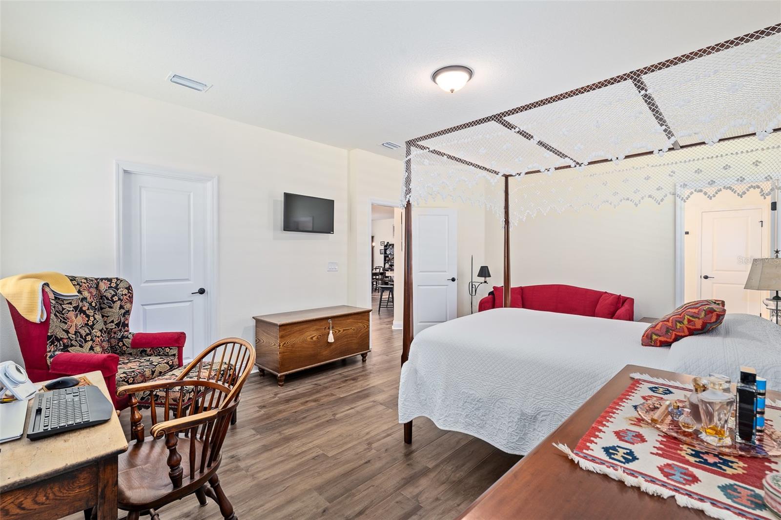 6 SIGNET CIR
