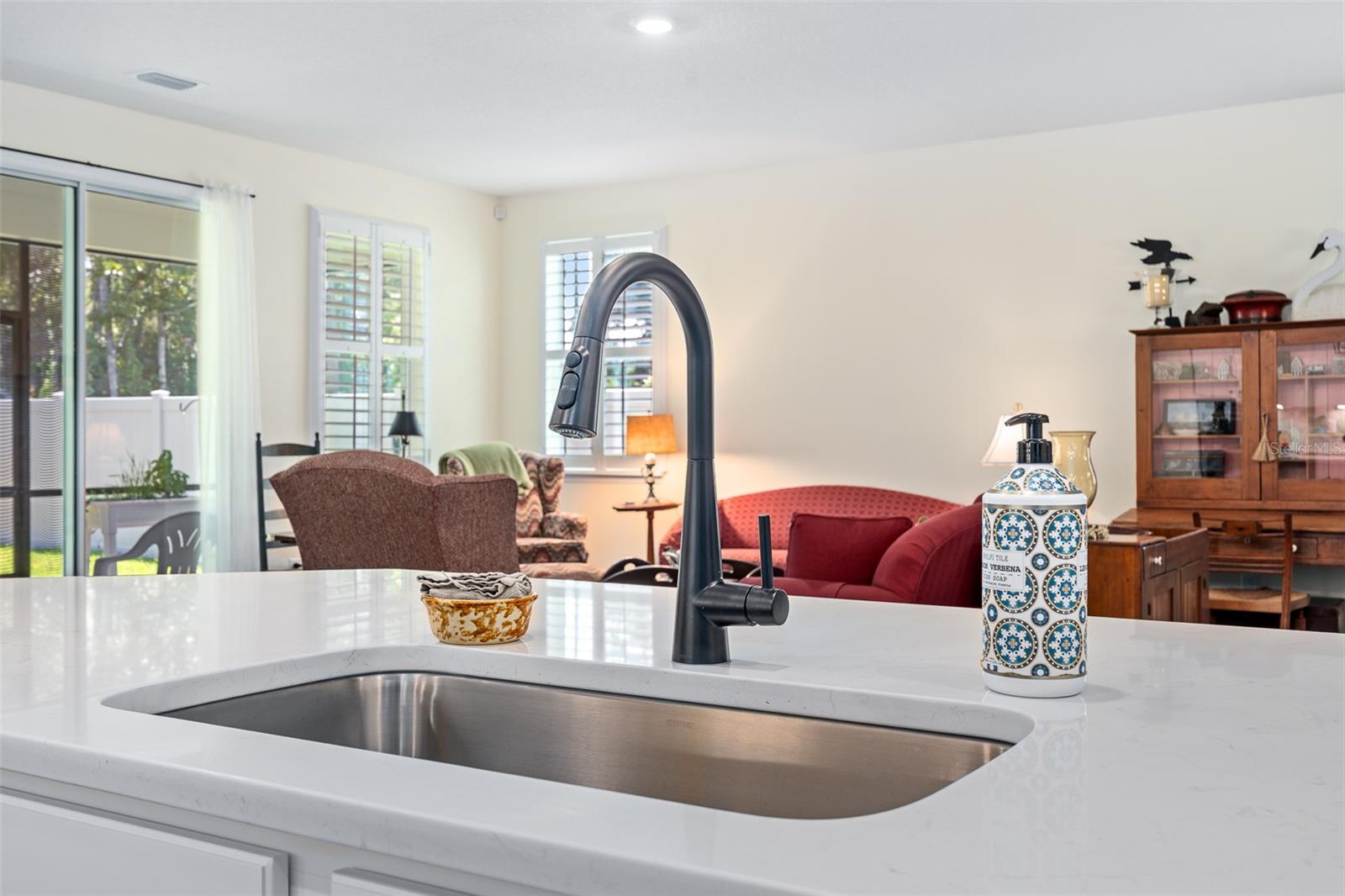 6 SIGNET CIR