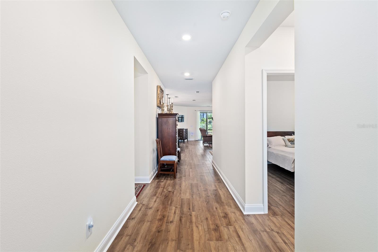 6 SIGNET CIR