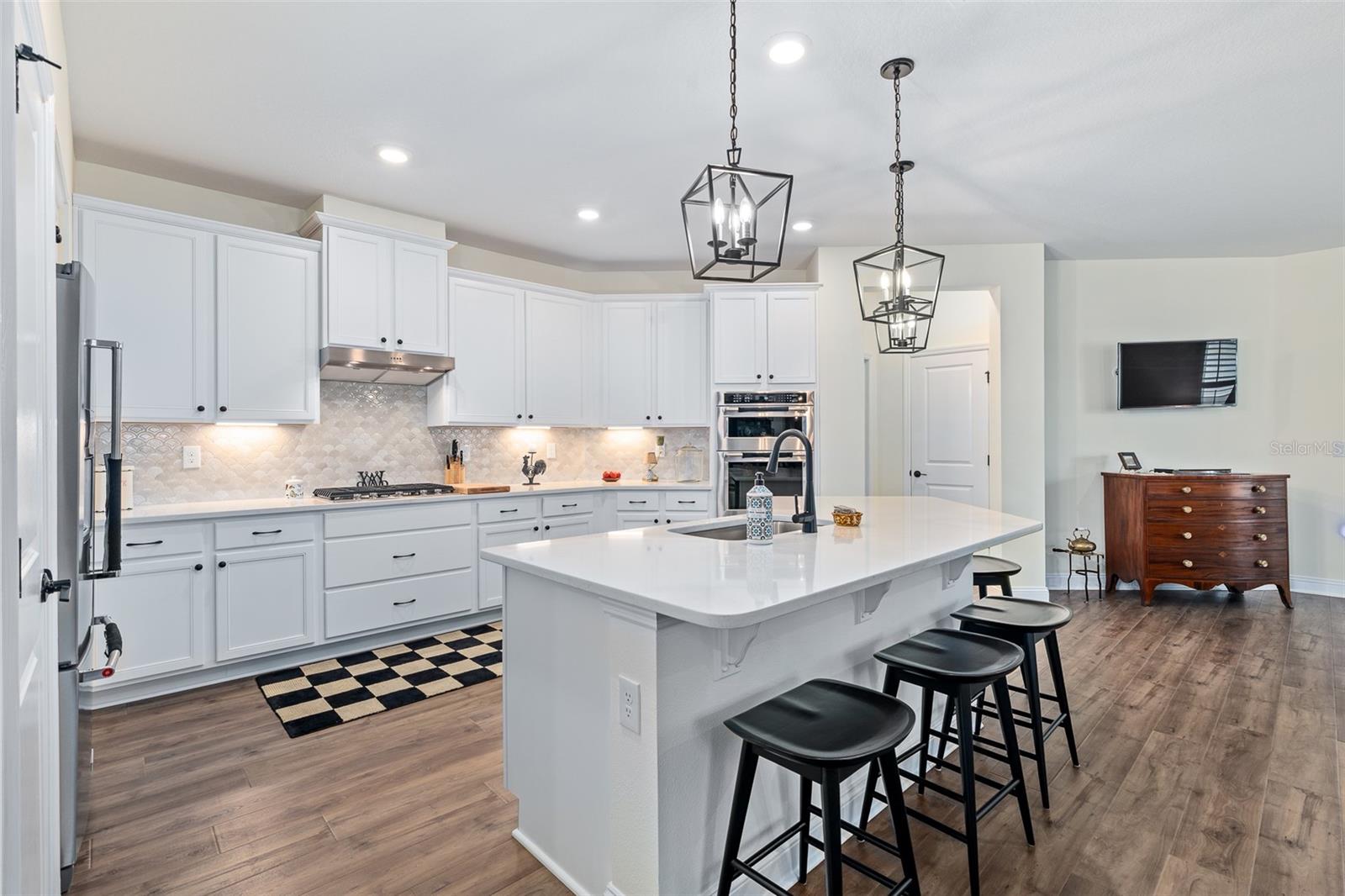 6 SIGNET CIR