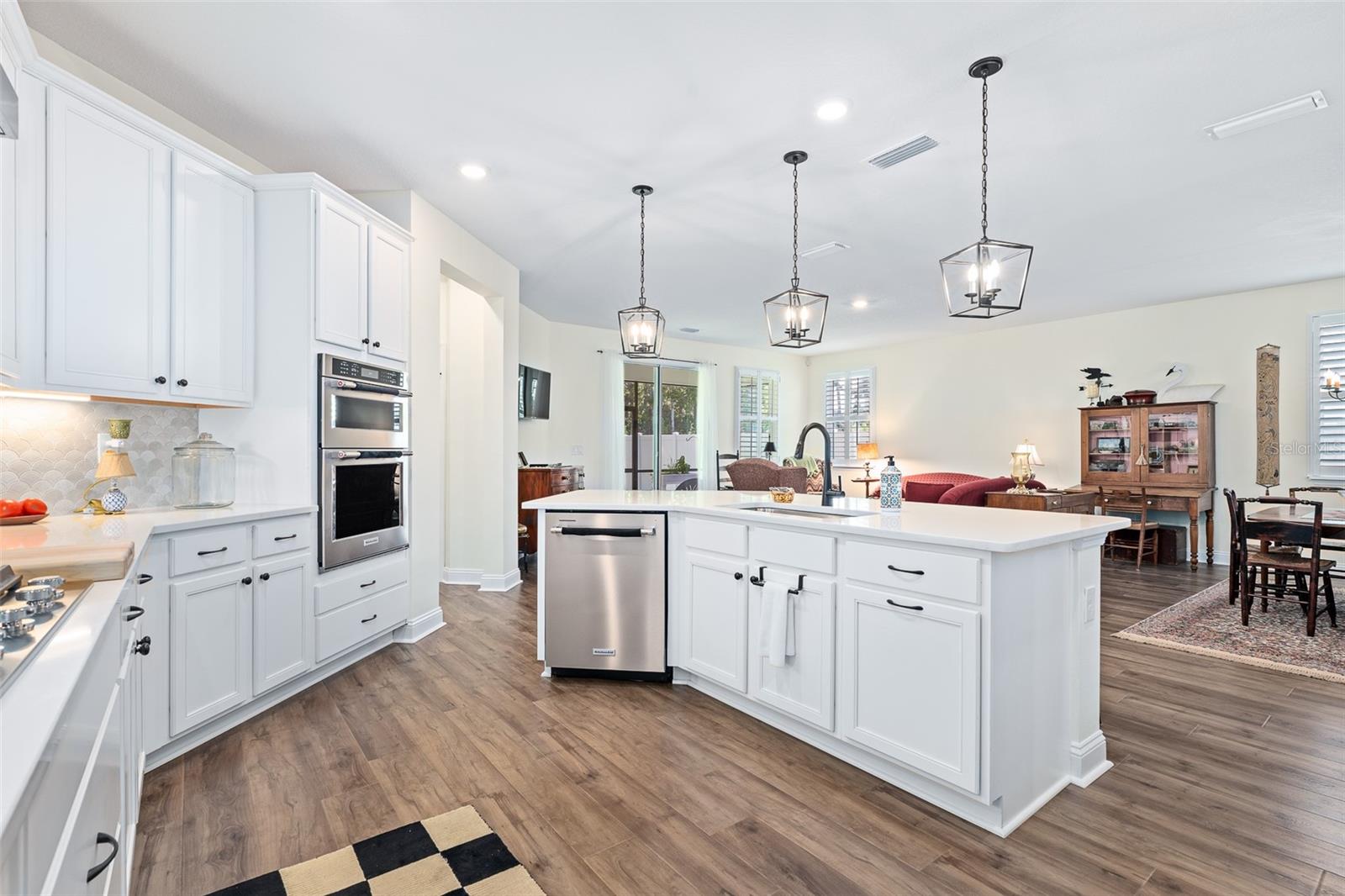 6 SIGNET CIR