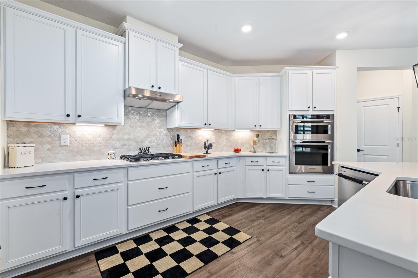 6 SIGNET CIR
