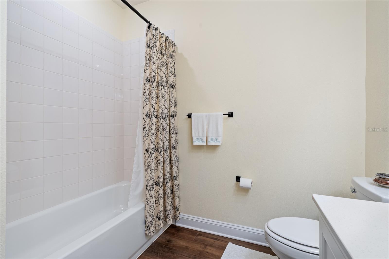 6 SIGNET CIR