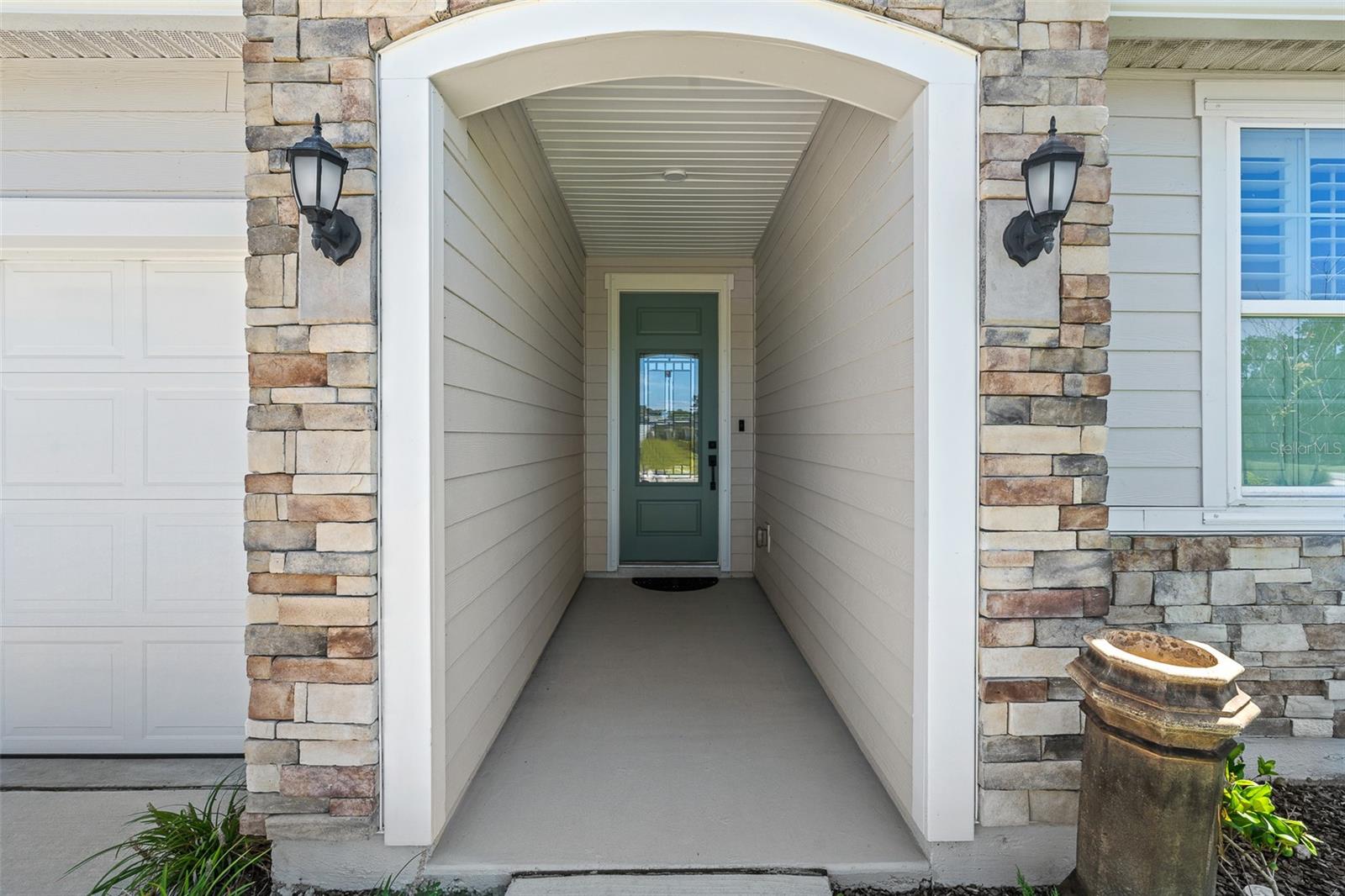 6 SIGNET CIR