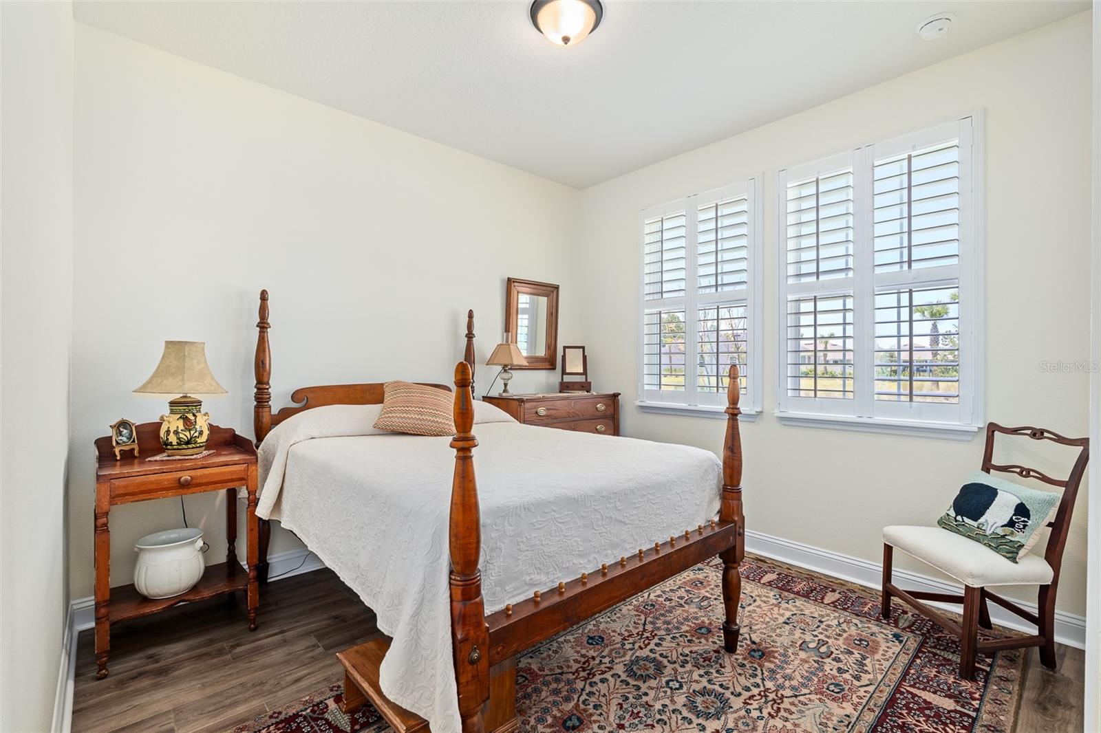 6 SIGNET CIR