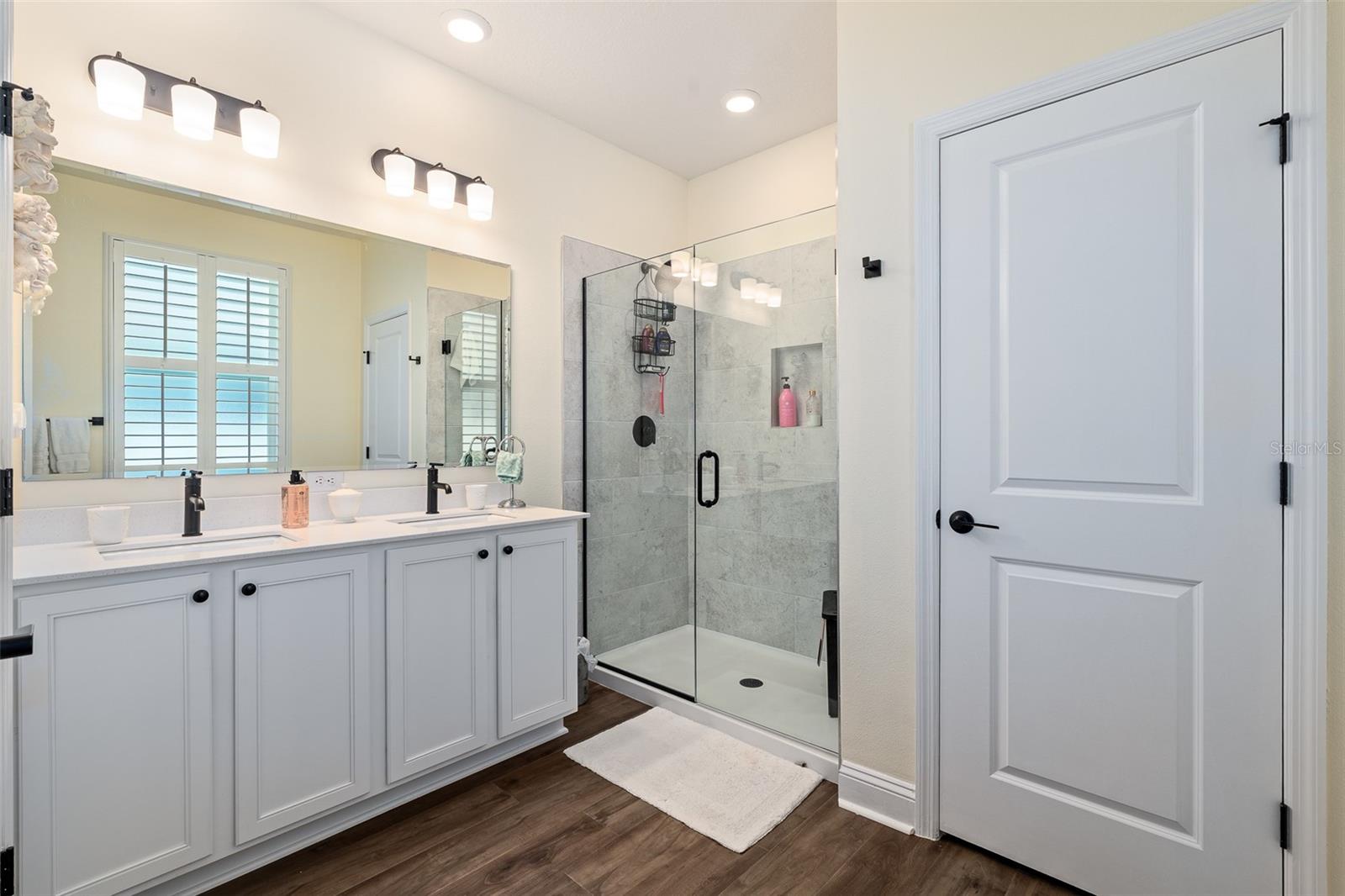 6 SIGNET CIR