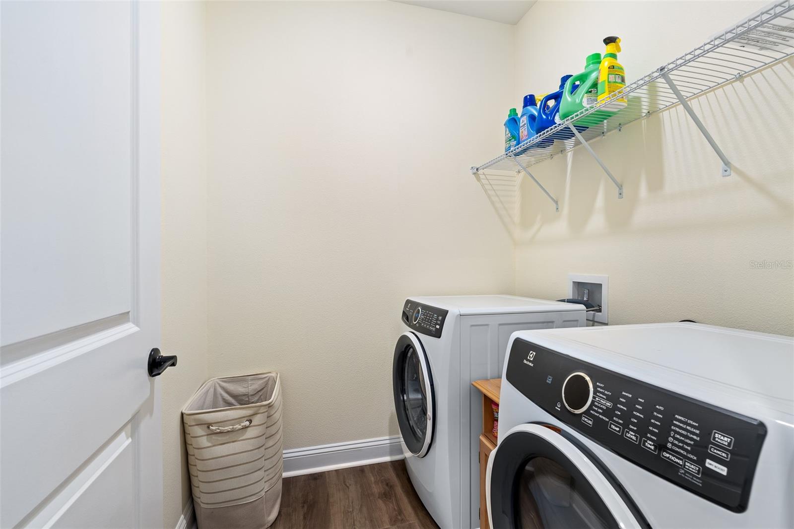 6 SIGNET CIR