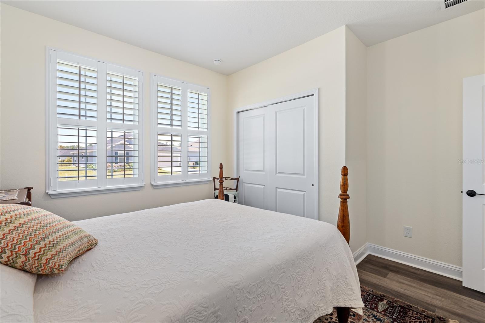 6 SIGNET CIR