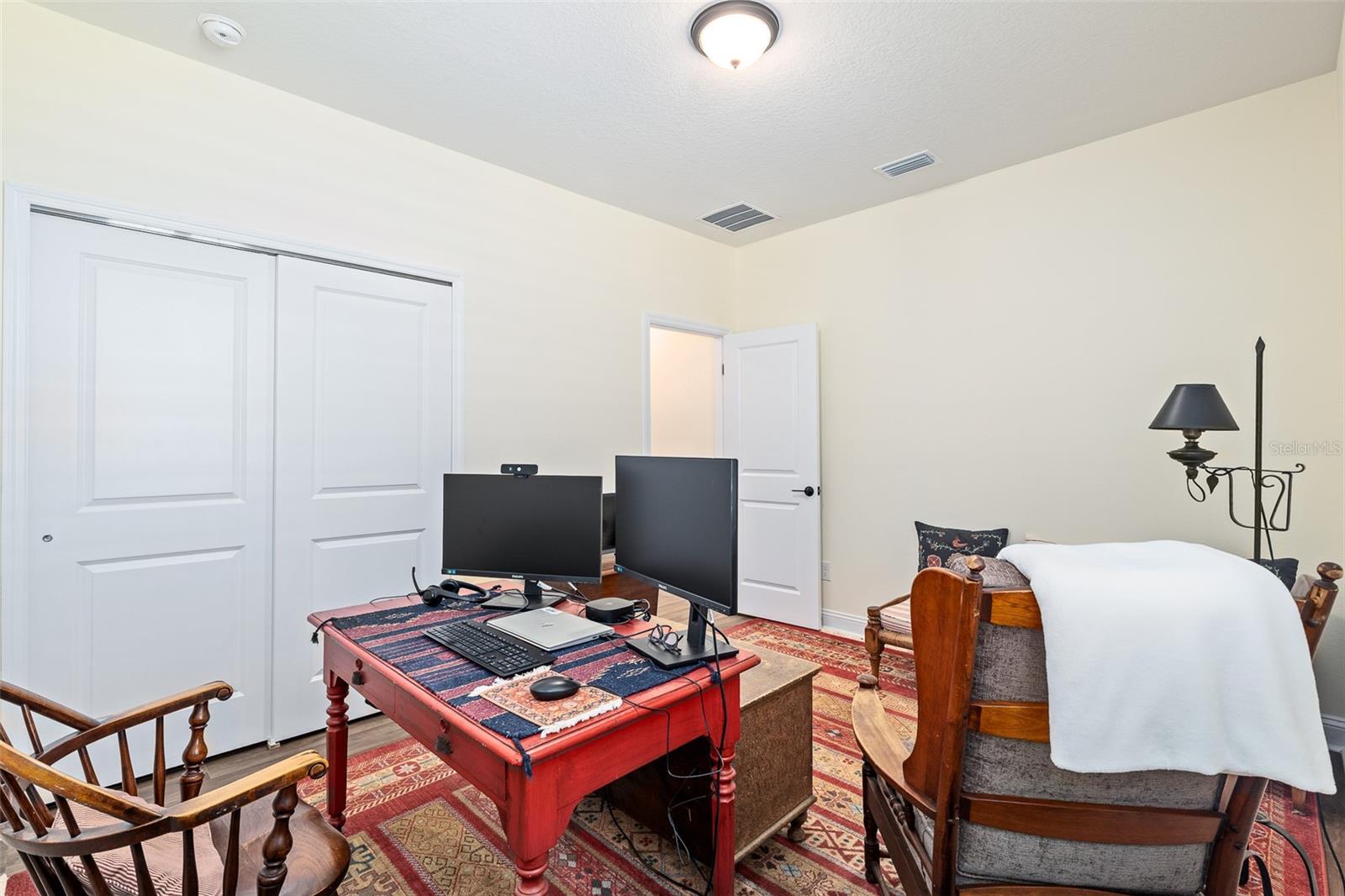 6 SIGNET CIR