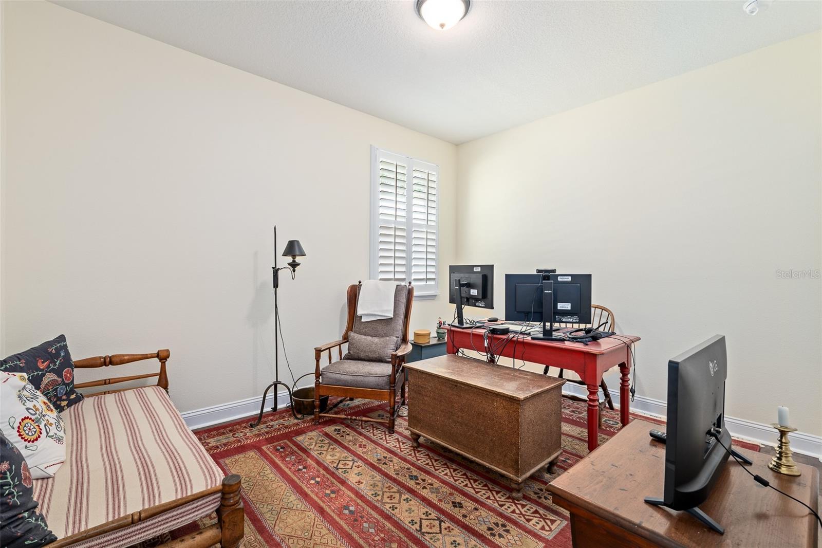 6 SIGNET CIR