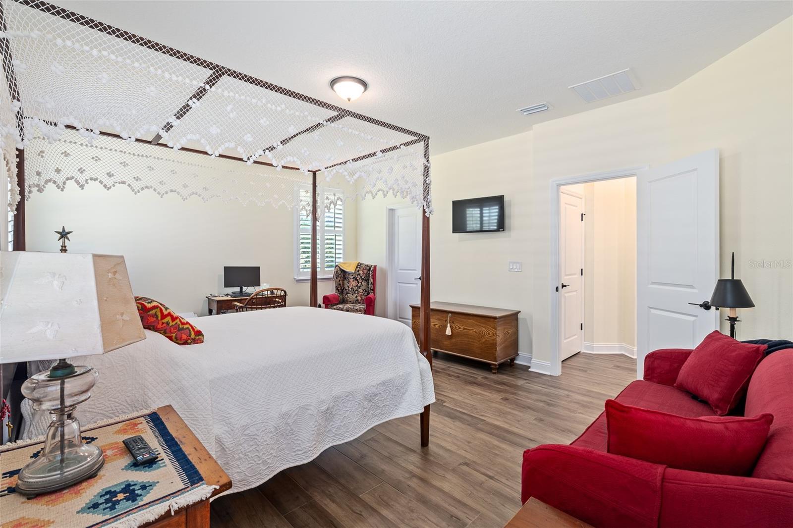 6 SIGNET CIR