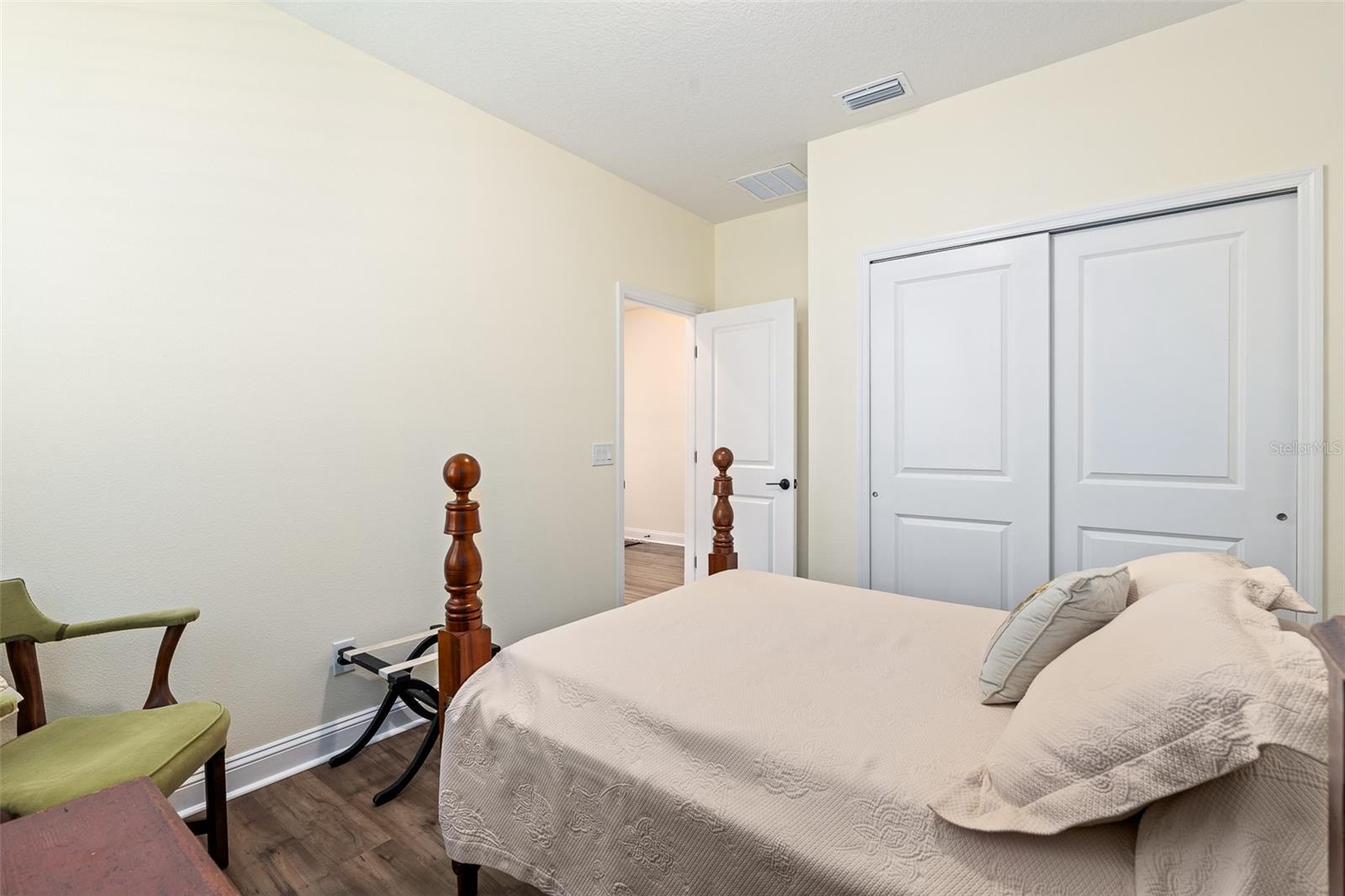 6 SIGNET CIR