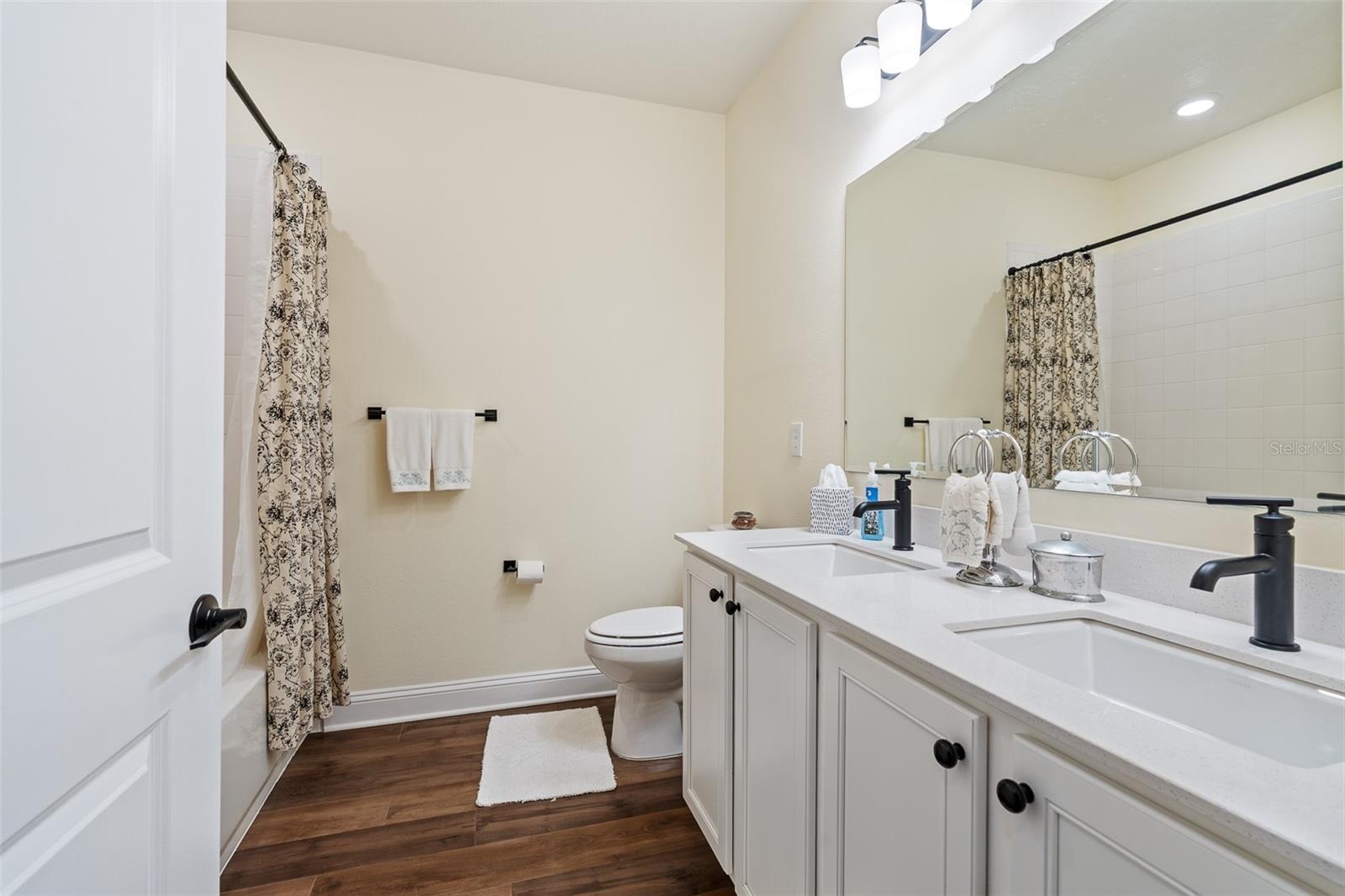 6 SIGNET CIR