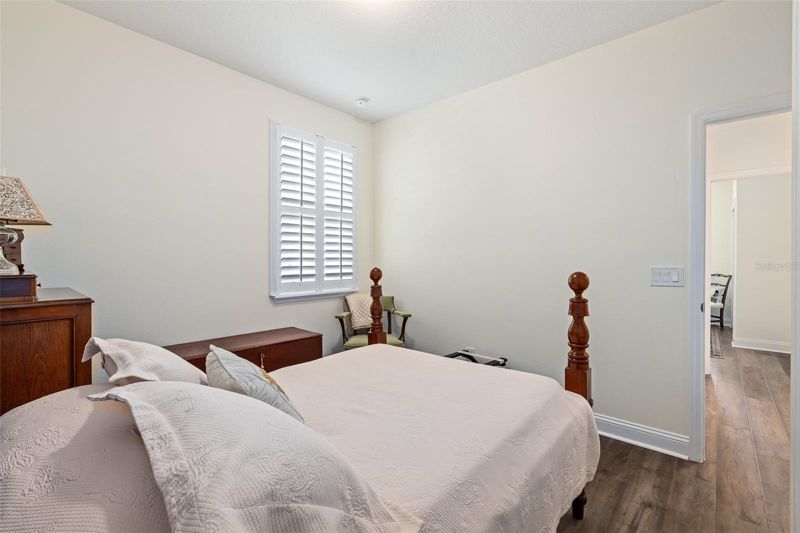 6 SIGNET CIR
