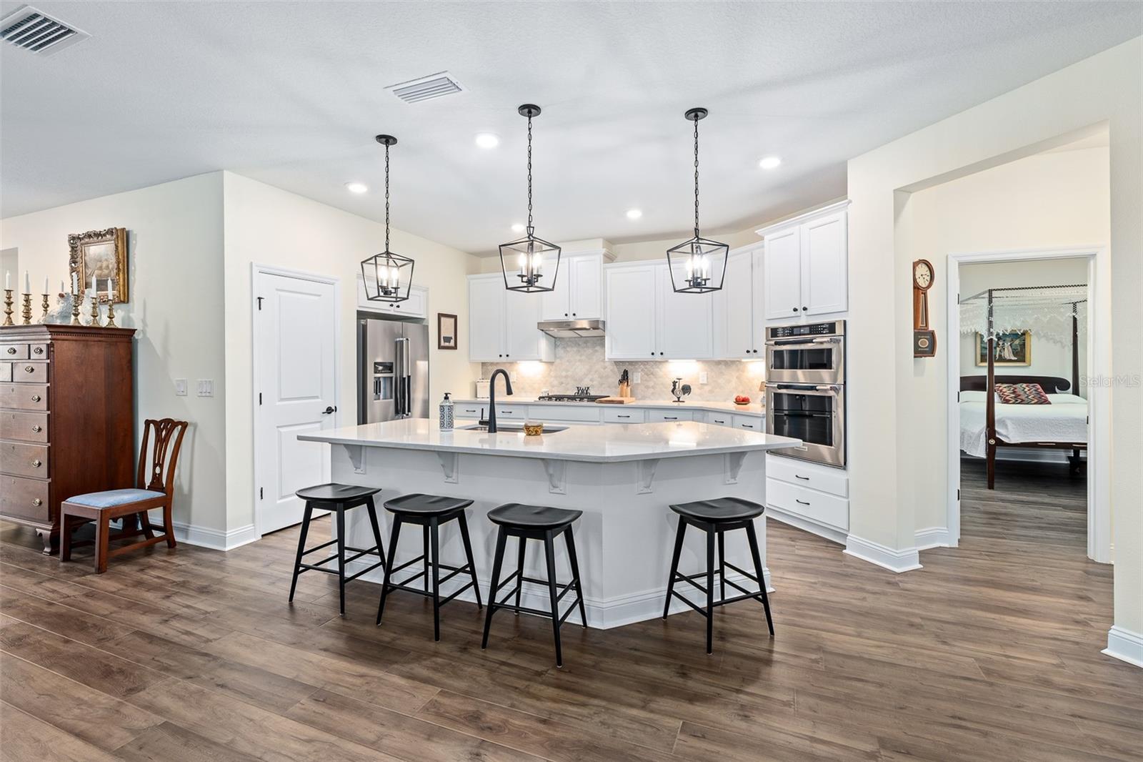 6 SIGNET CIR