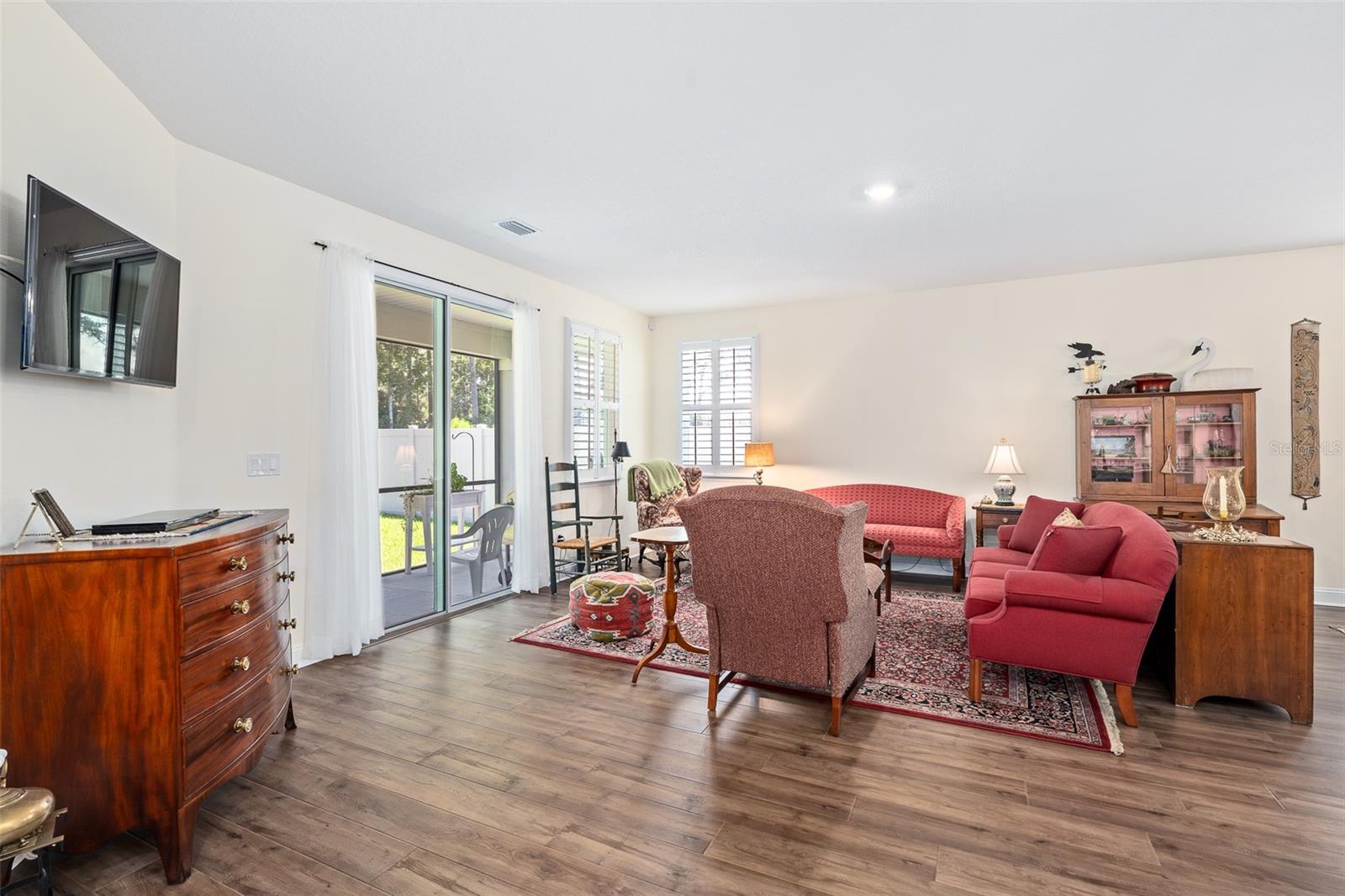 6 SIGNET CIR