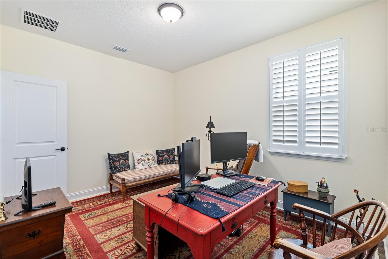 6 SIGNET CIR