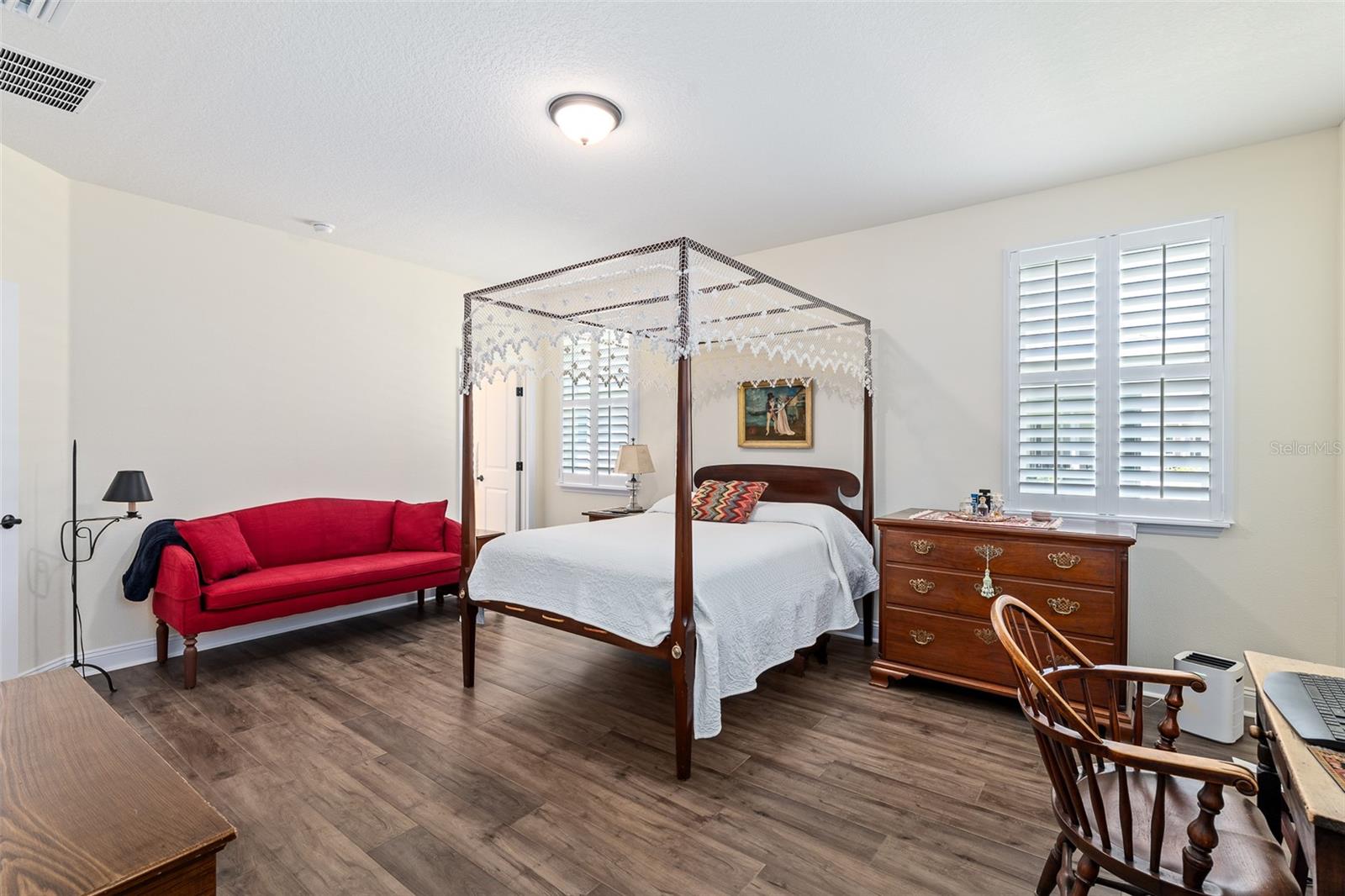6 SIGNET CIR