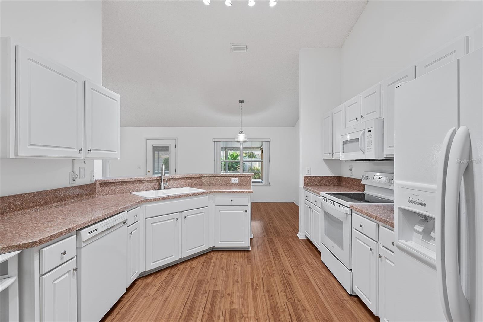 18 WOODSTON LN