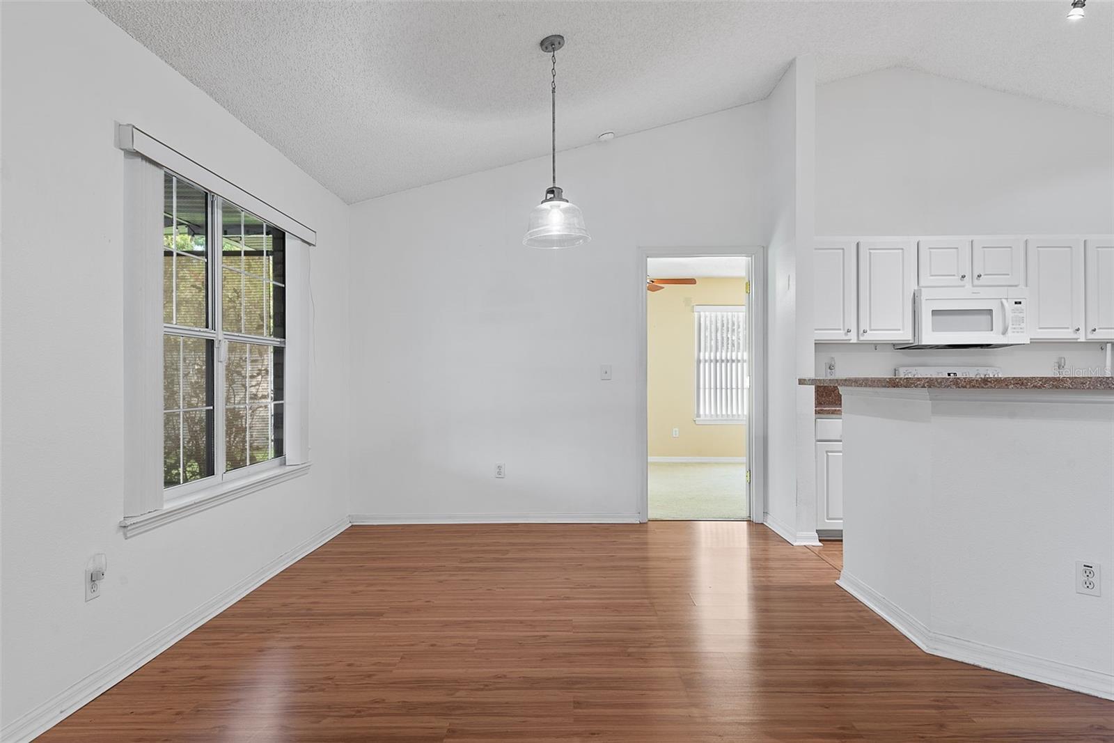 18 WOODSTON LN