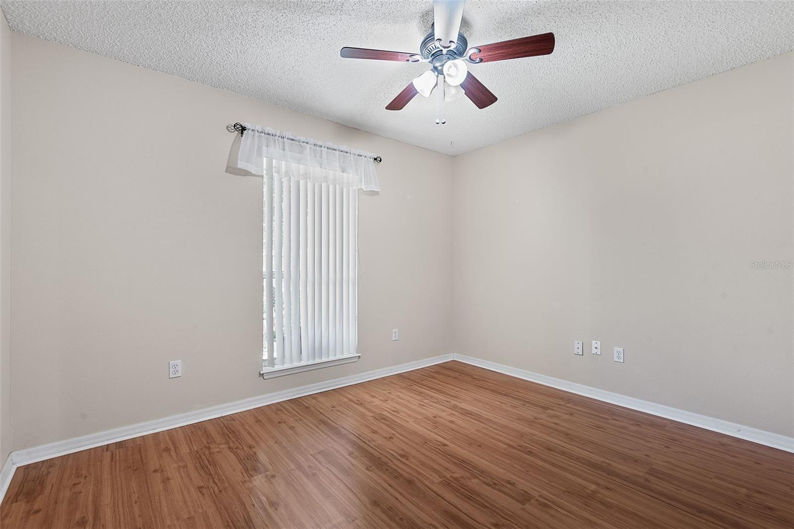 18 WOODSTON LN