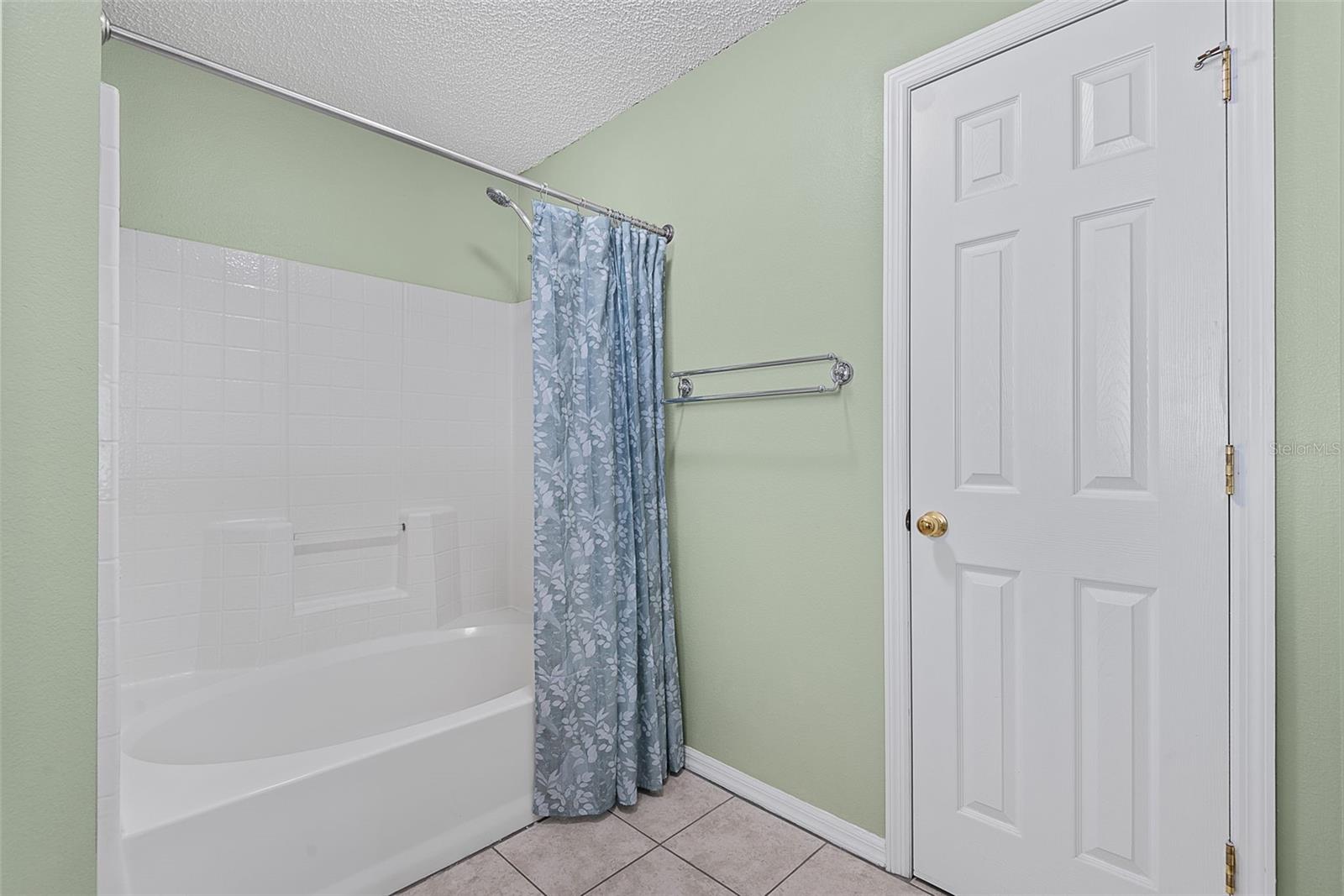 18 WOODSTON LN