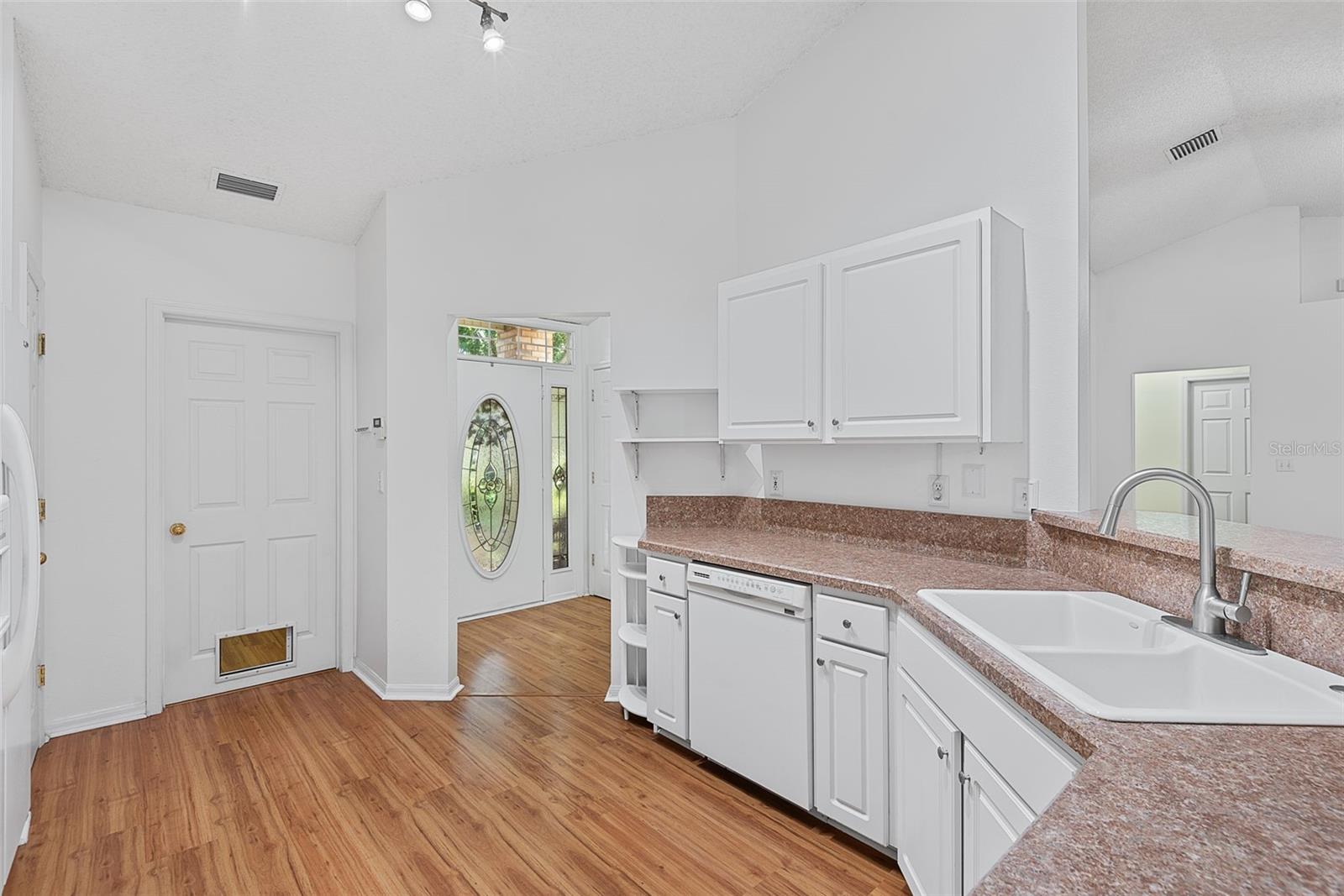 18 WOODSTON LN