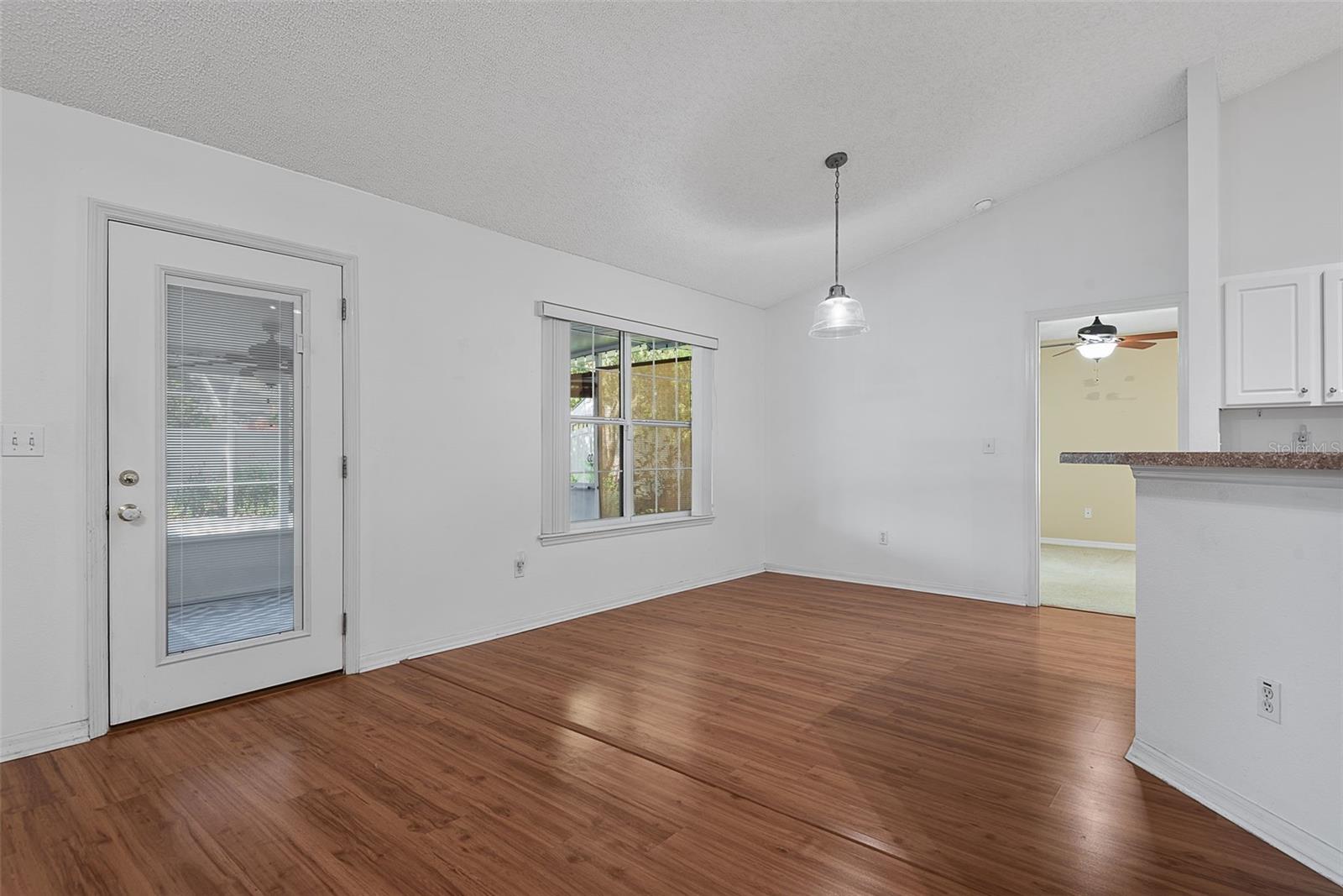 18 WOODSTON LN