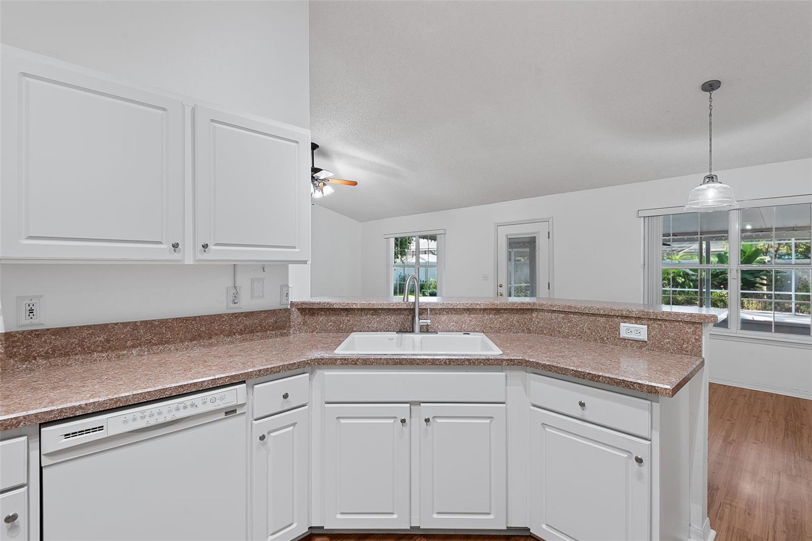 18 WOODSTON LN