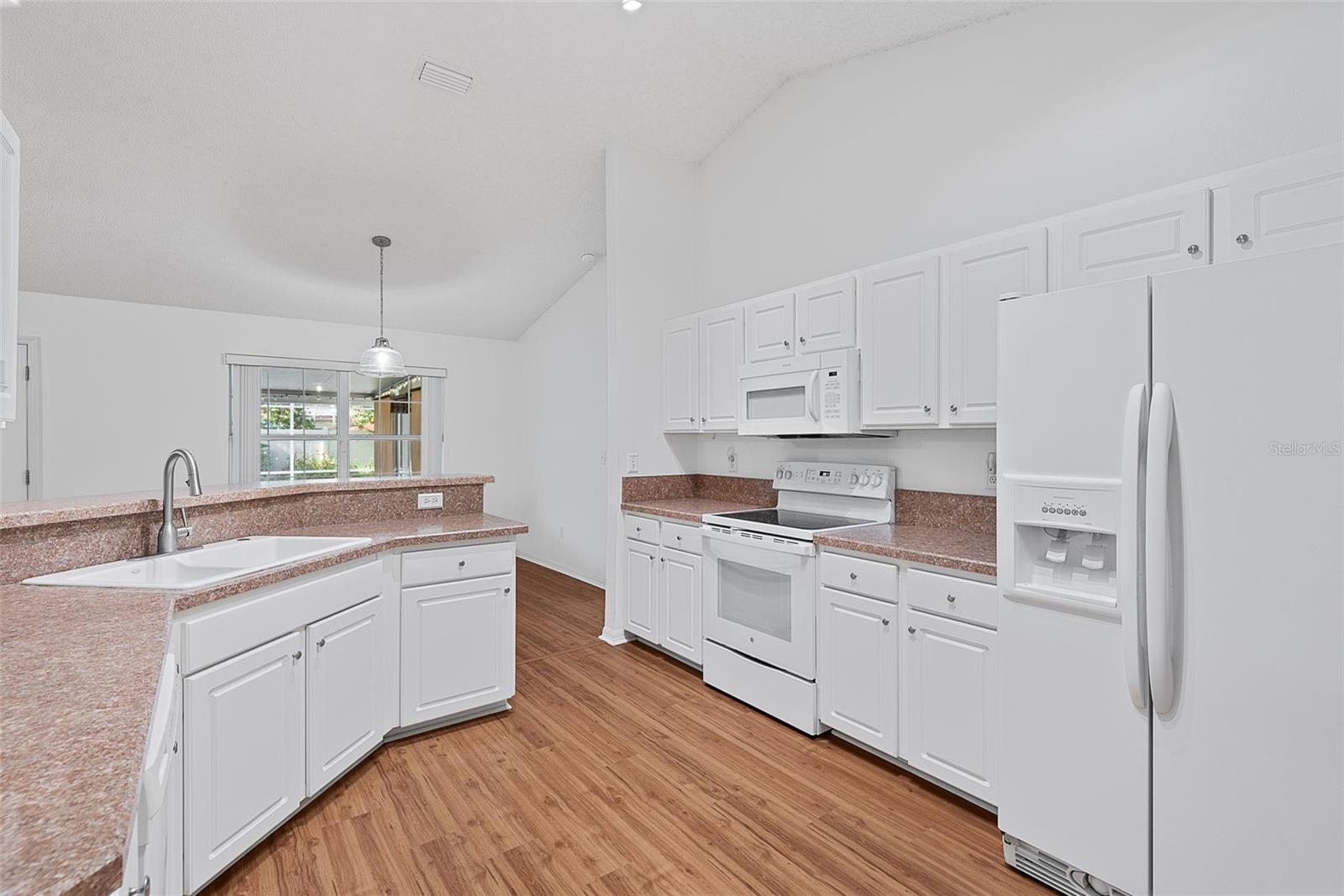 18 WOODSTON LN