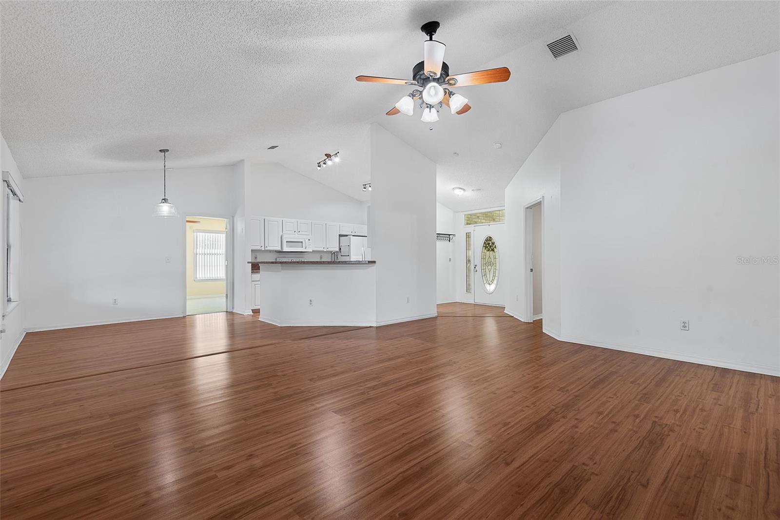 18 WOODSTON LN