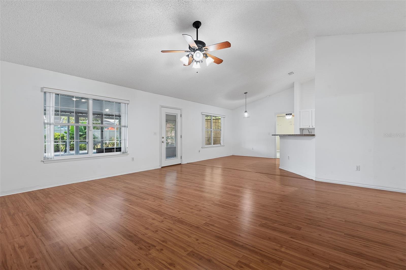 18 WOODSTON LN