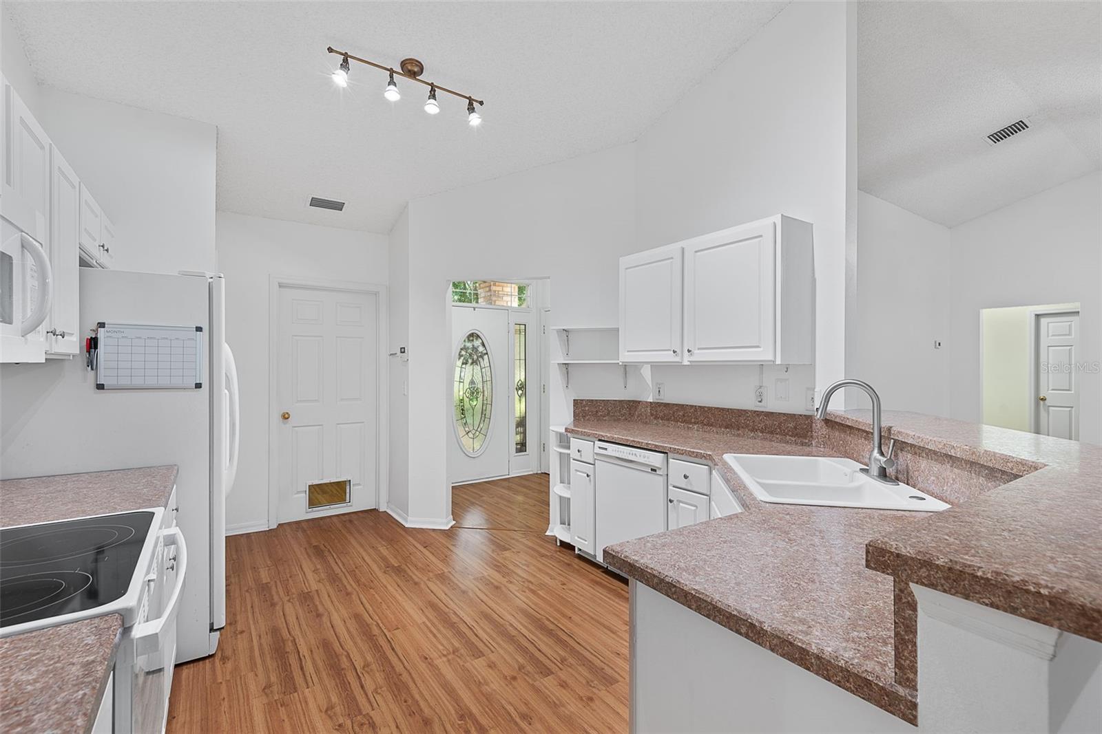 18 WOODSTON LN
